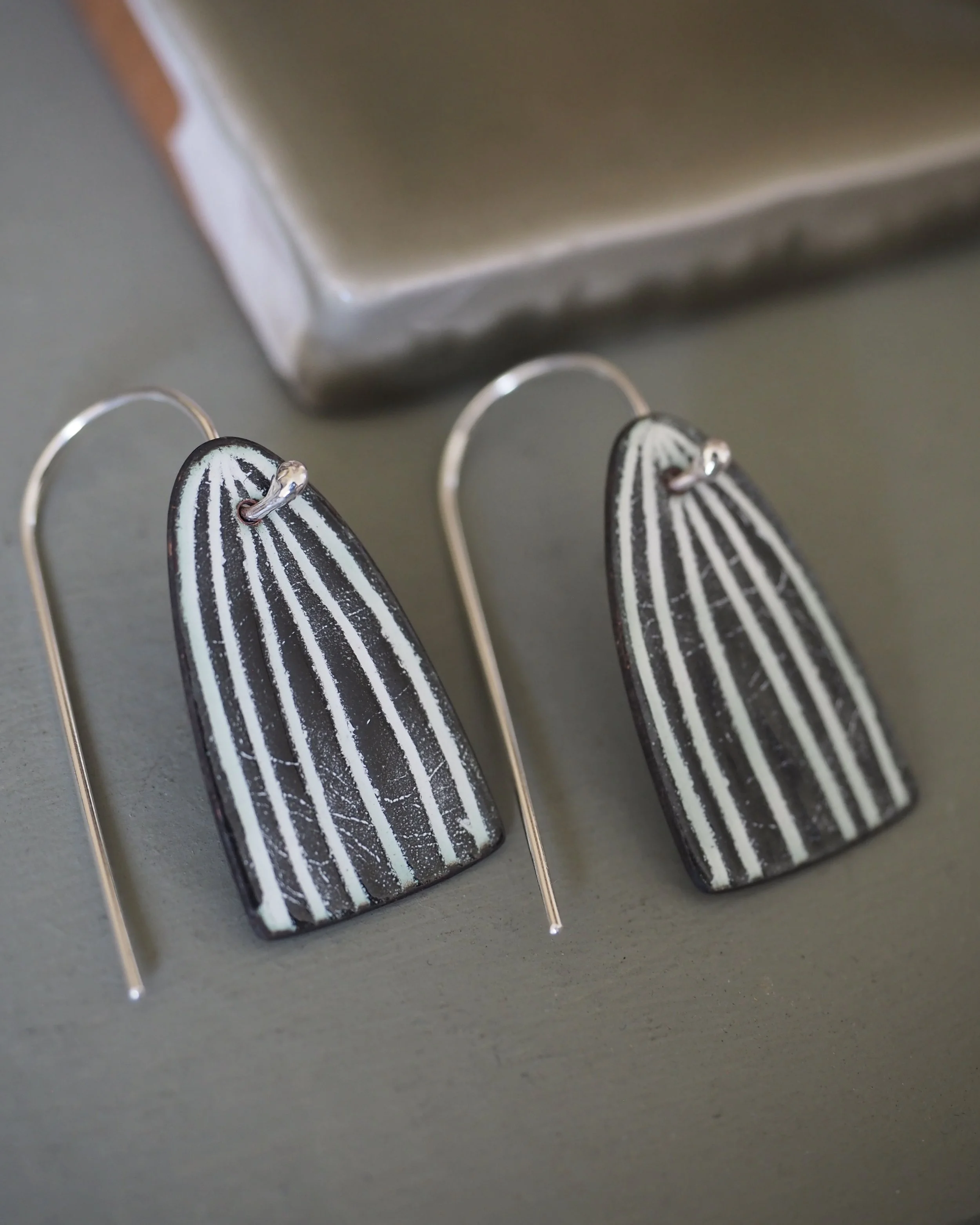 Elora arch earrings