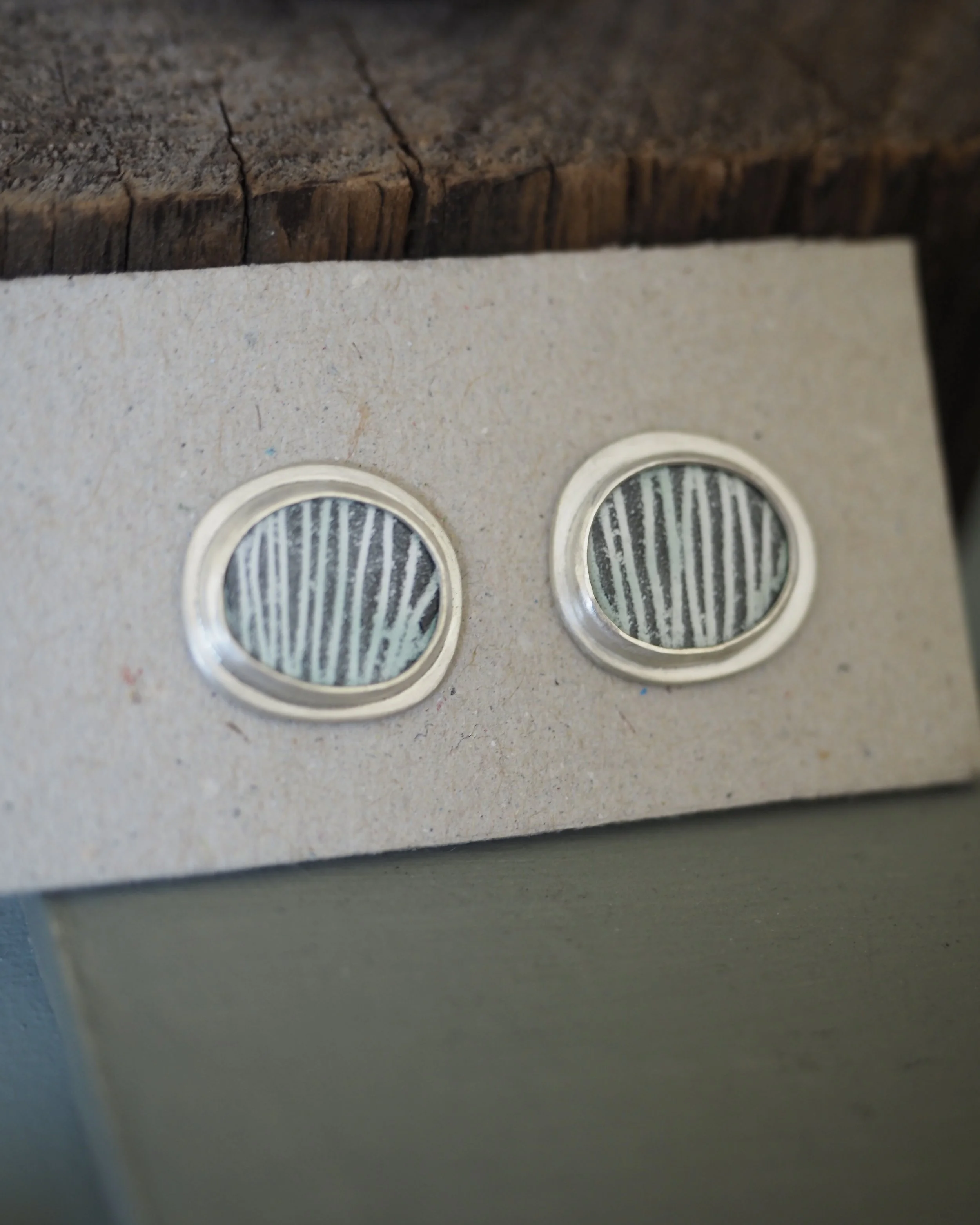 Enamel striped studs