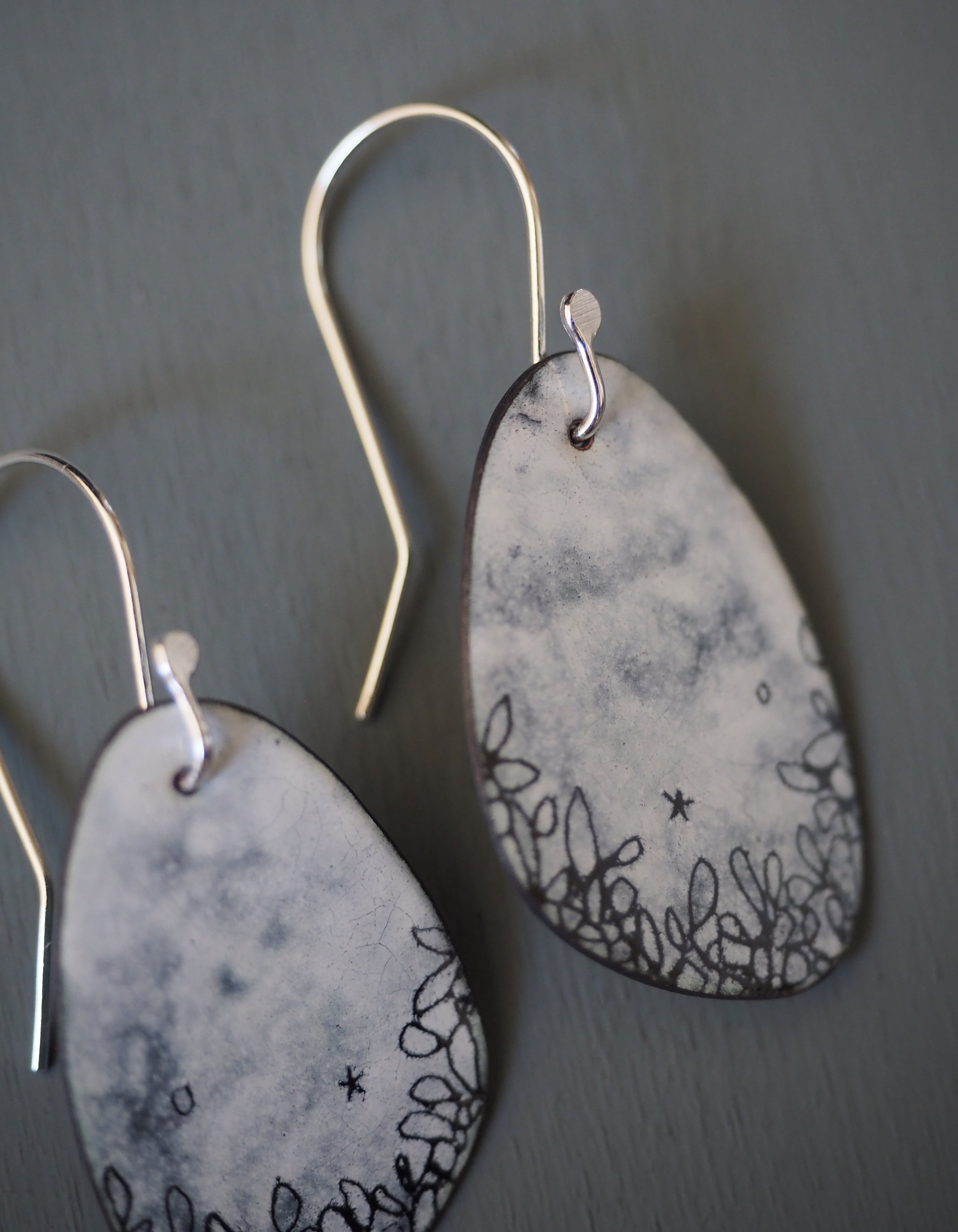 Sophie Victoria Anderson ennamelled earrings pebble hooks sgrafitto.JPG