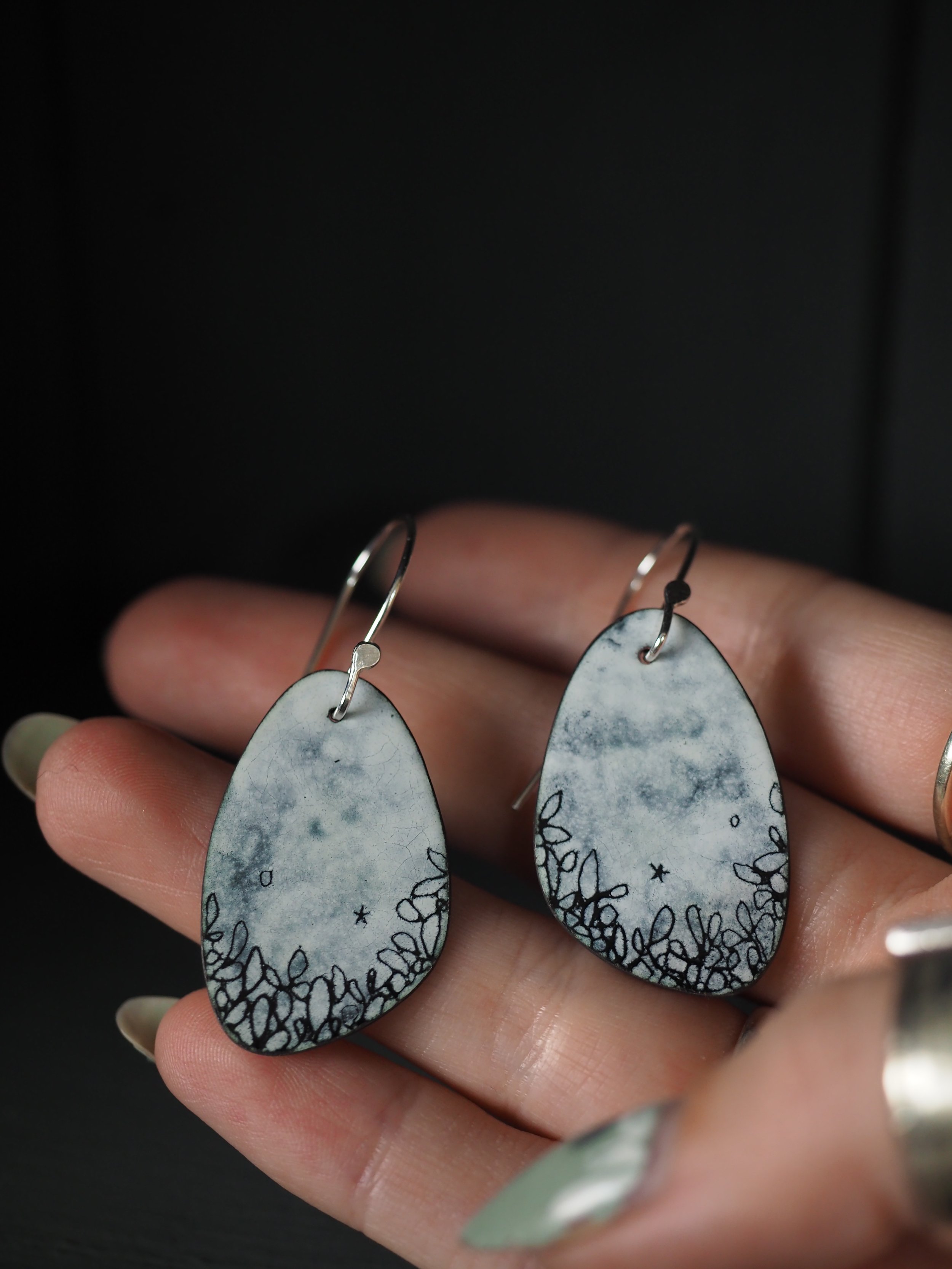 Sophie Victoria Anderson ennamelled earrings pebble hooks black and white.JPG