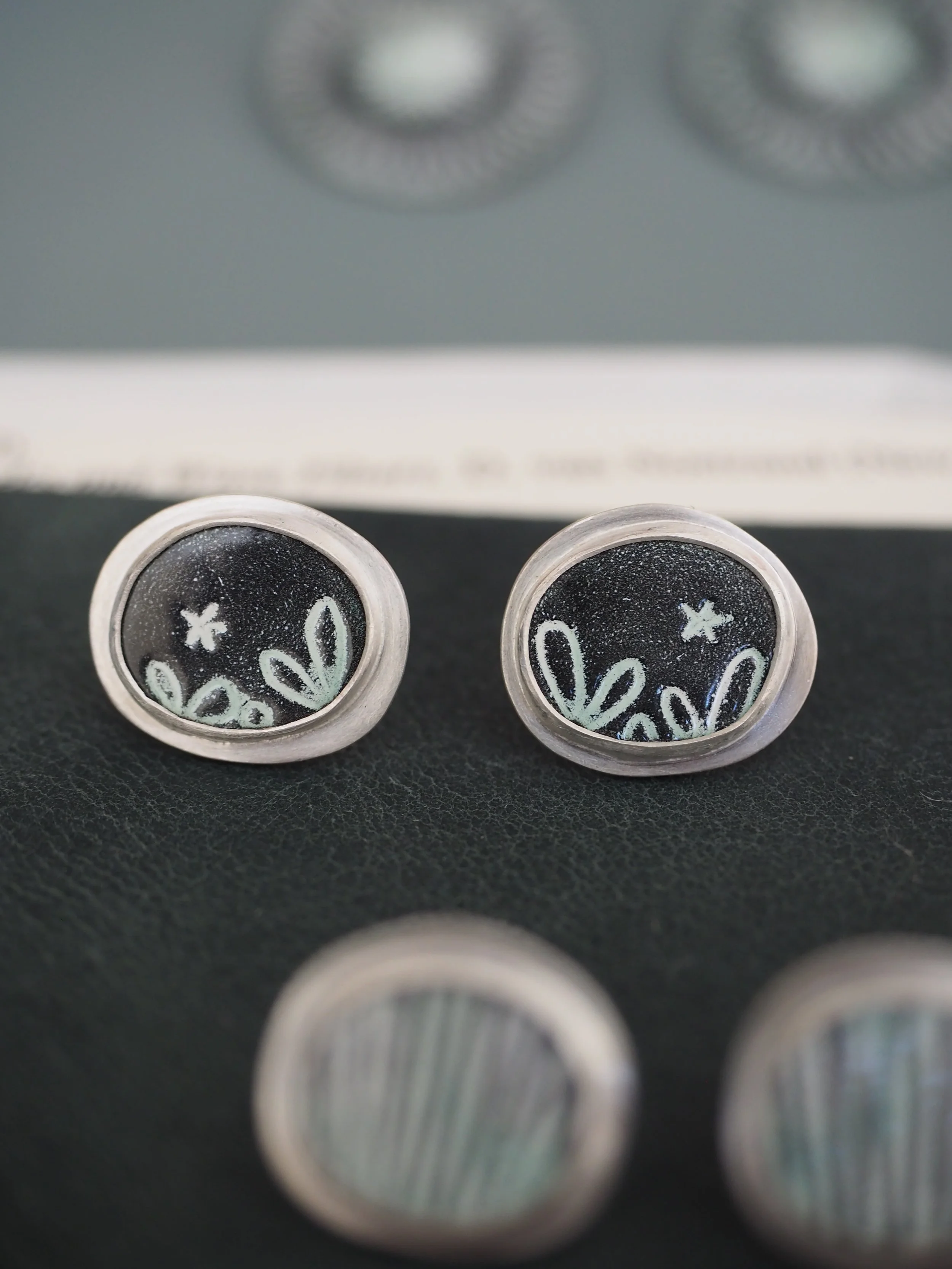 Enamel rockpool studs