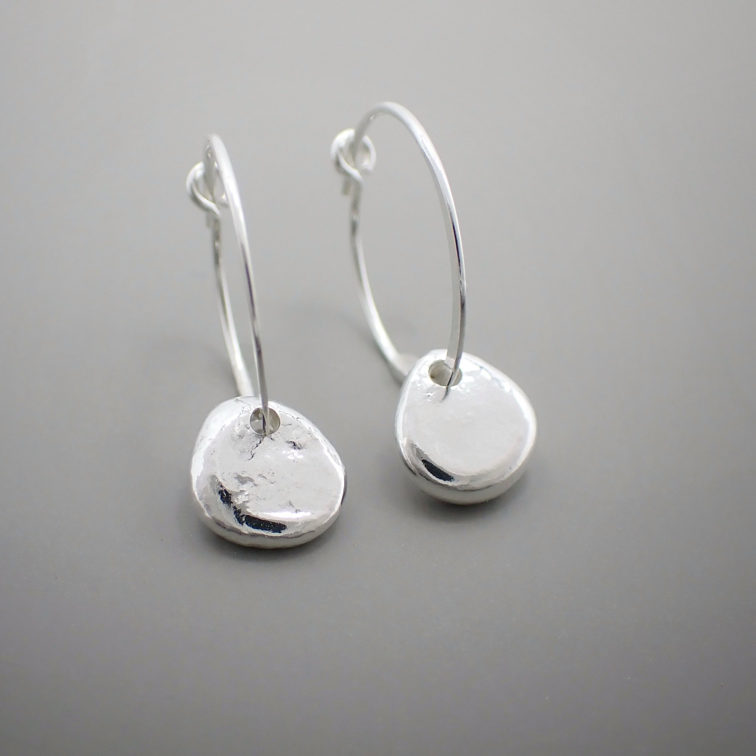 Organic pebble hoops