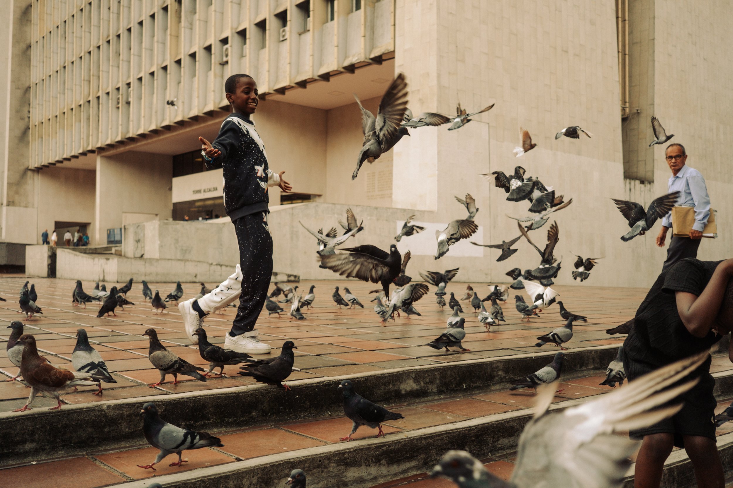 Kollektiv_Oskar-Xlongbey-Streetphotography-Colombia20260212-21-12-DSCF3043.jpg