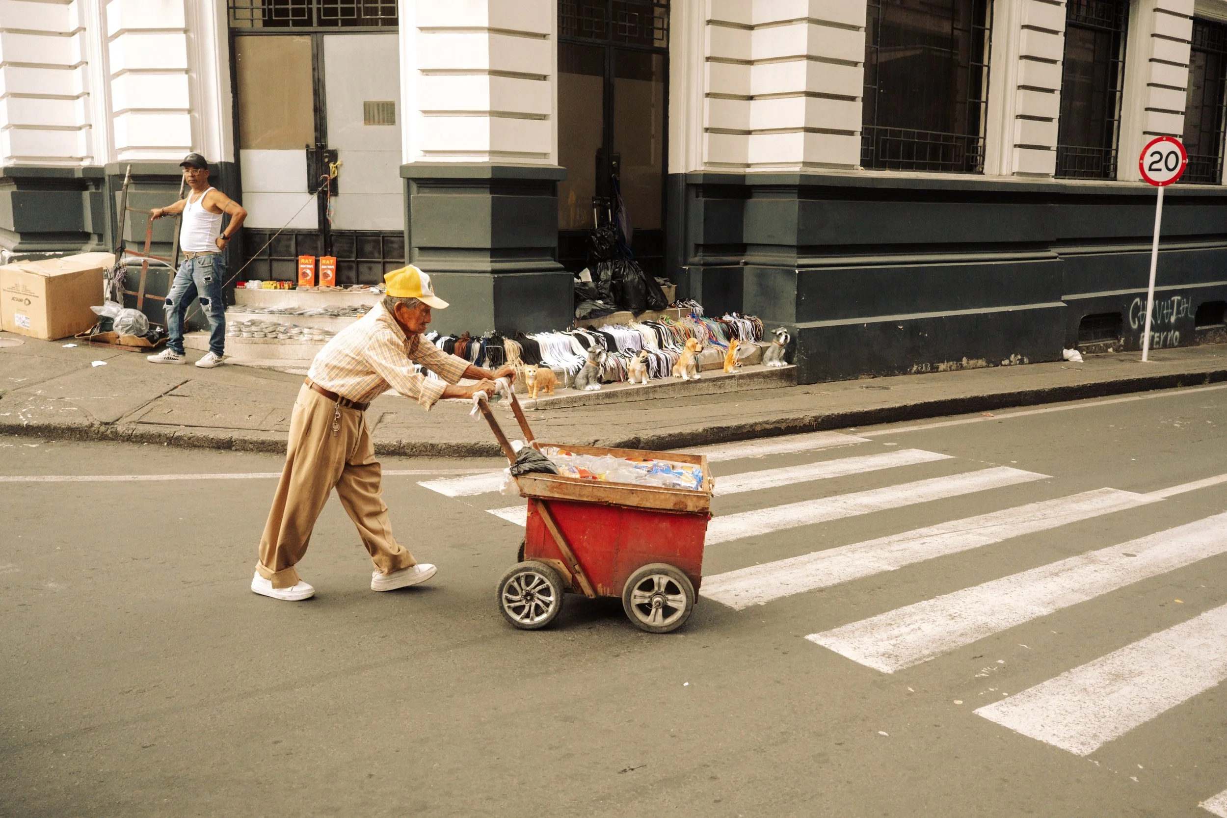 Kollektiv_Oskar-Xlongbey-Streetphotography-Colombia20260212-21-27-DSCF3140.jpg