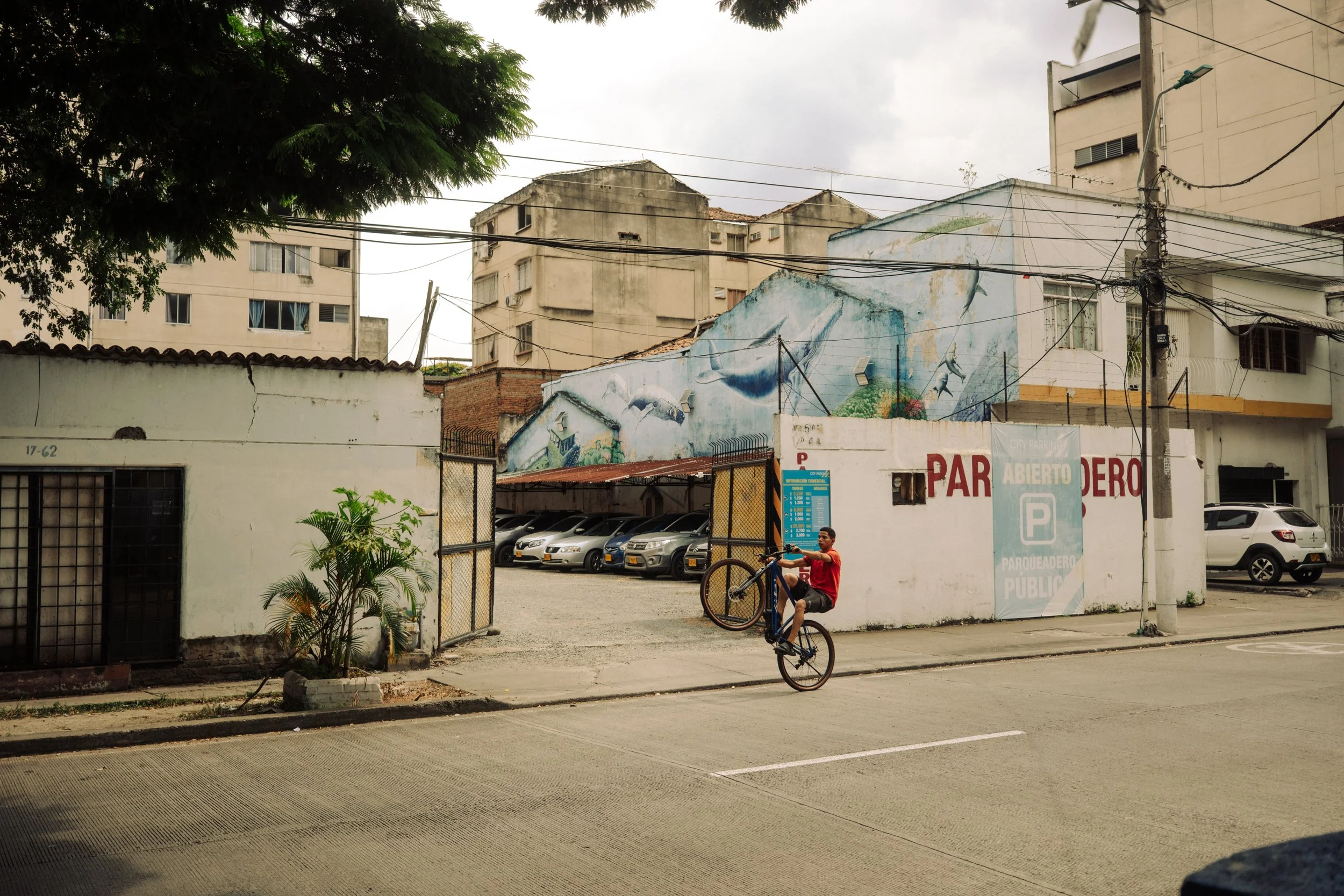 Kollektiv_Oskar-Xlongbey-Streetphotography-Colombia20260212-20-12-DSCF2723.jpg