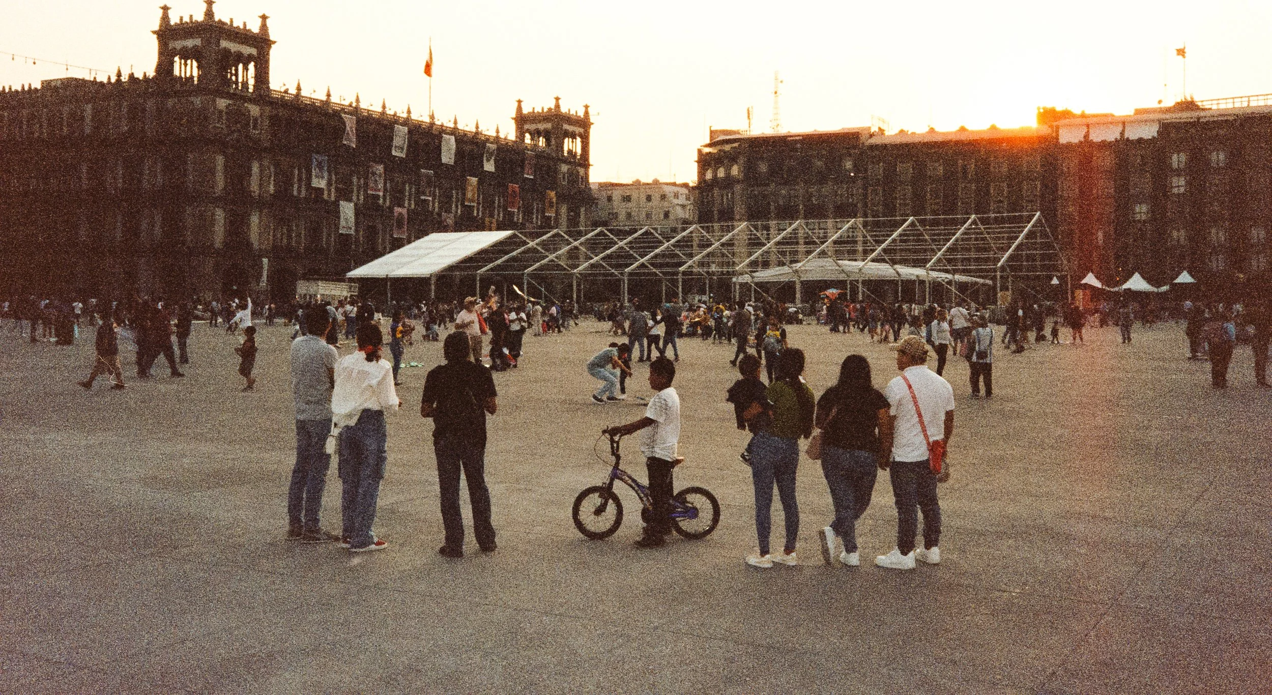 Kollektiv_Oskar-xlongbey-Analog-Streetphotography-20250414-17-41-Wiederfaenger-006.jpg