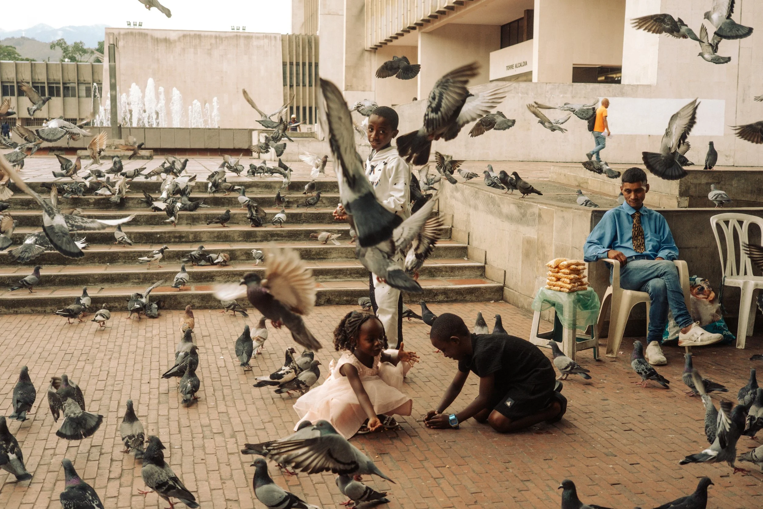 Kollektiv_Oskar-Xlongbey-Streetphotography-Colombia20260212-21-05-DSCF2920-2.jpg