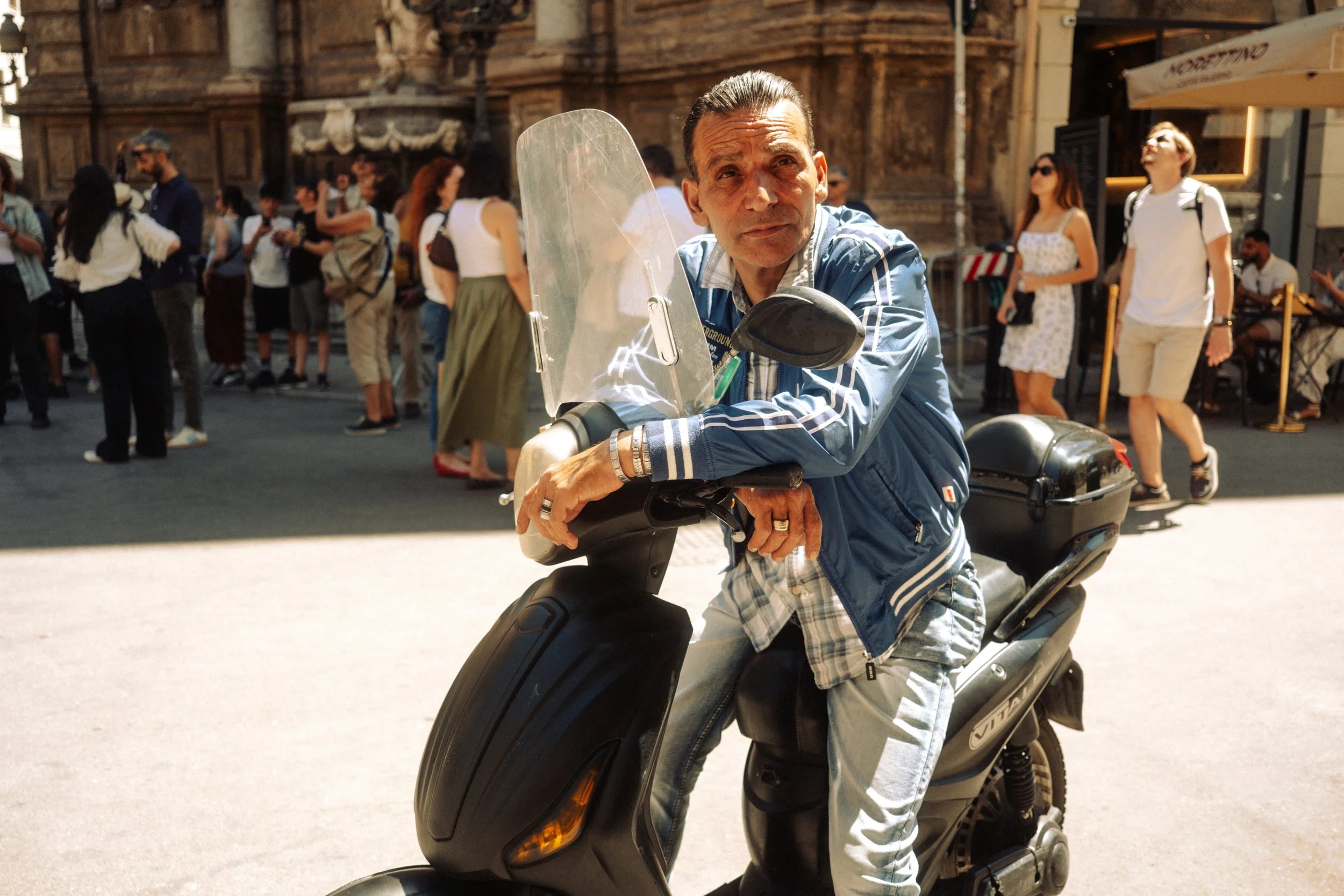 Kollektiv_Oskar-Xlongbey-Streetphotography-Palermo20260531-11-29-DSCF3728.jpg