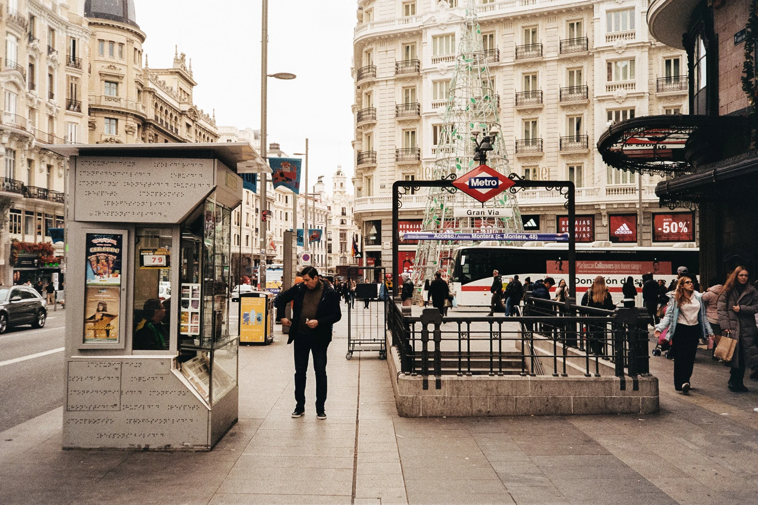 Kollektiv_Oskar-xlongbey-Analog-Streetphotography-20250414-16-50-Wiederfaenger-004.jpg