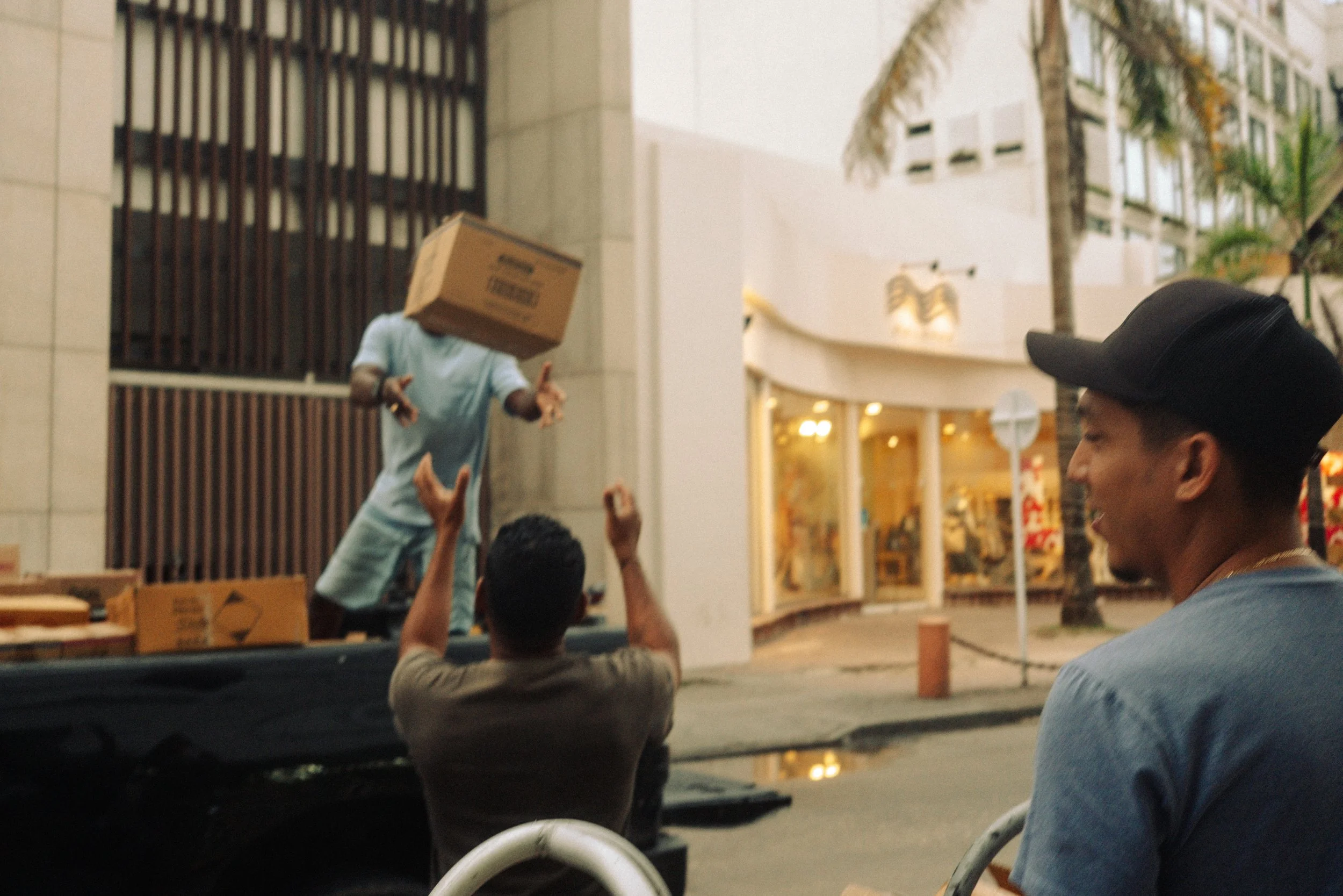 Kollektiv_Oskar-Xlongbey-Streetphotography-Colombia20260206-23-52-DSCF2392.jpg