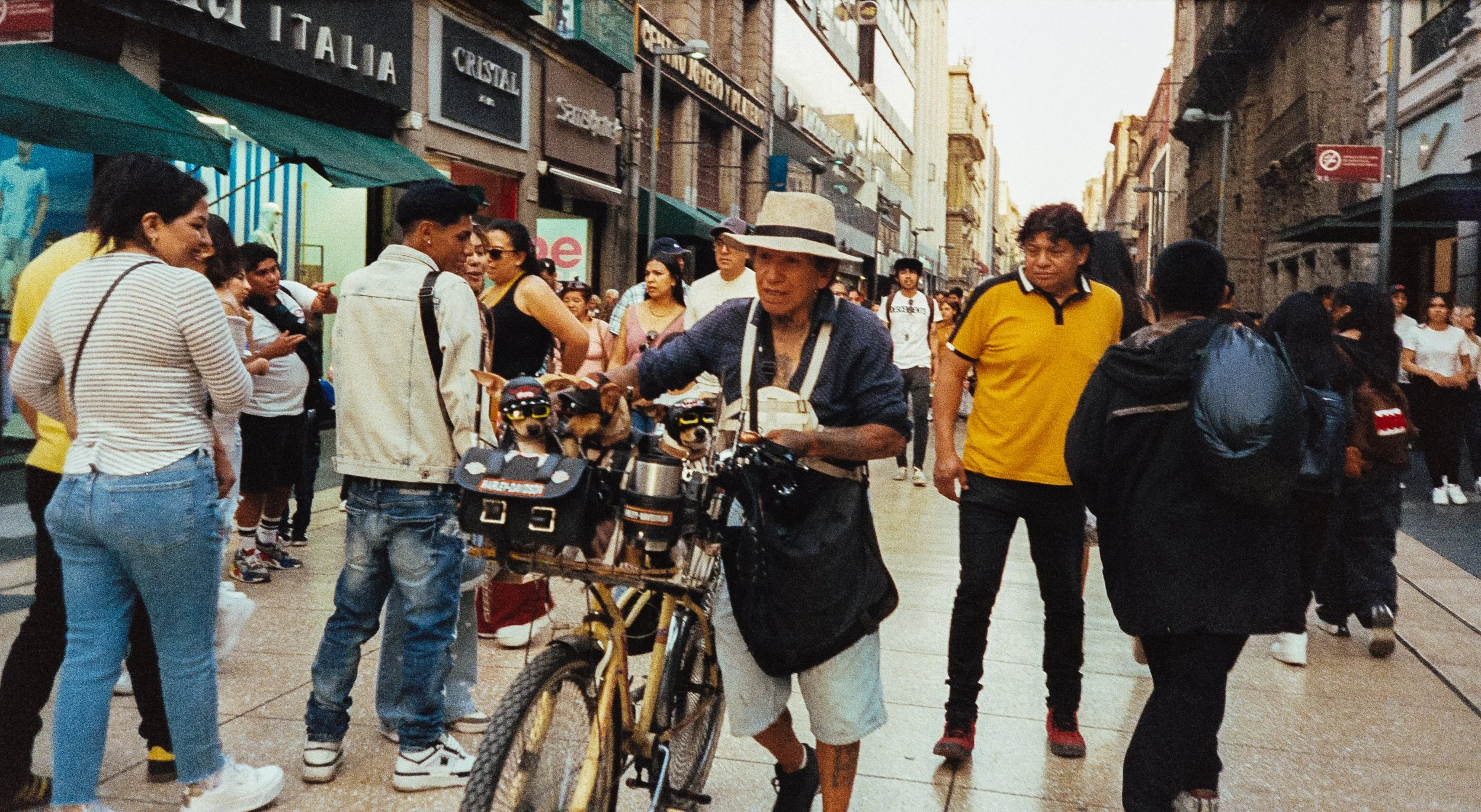 Kollektiv_Oskar-xlongbey-Analog-Streetphotography-20250414-17-41-Wiederfaenger-009-2.jpg
