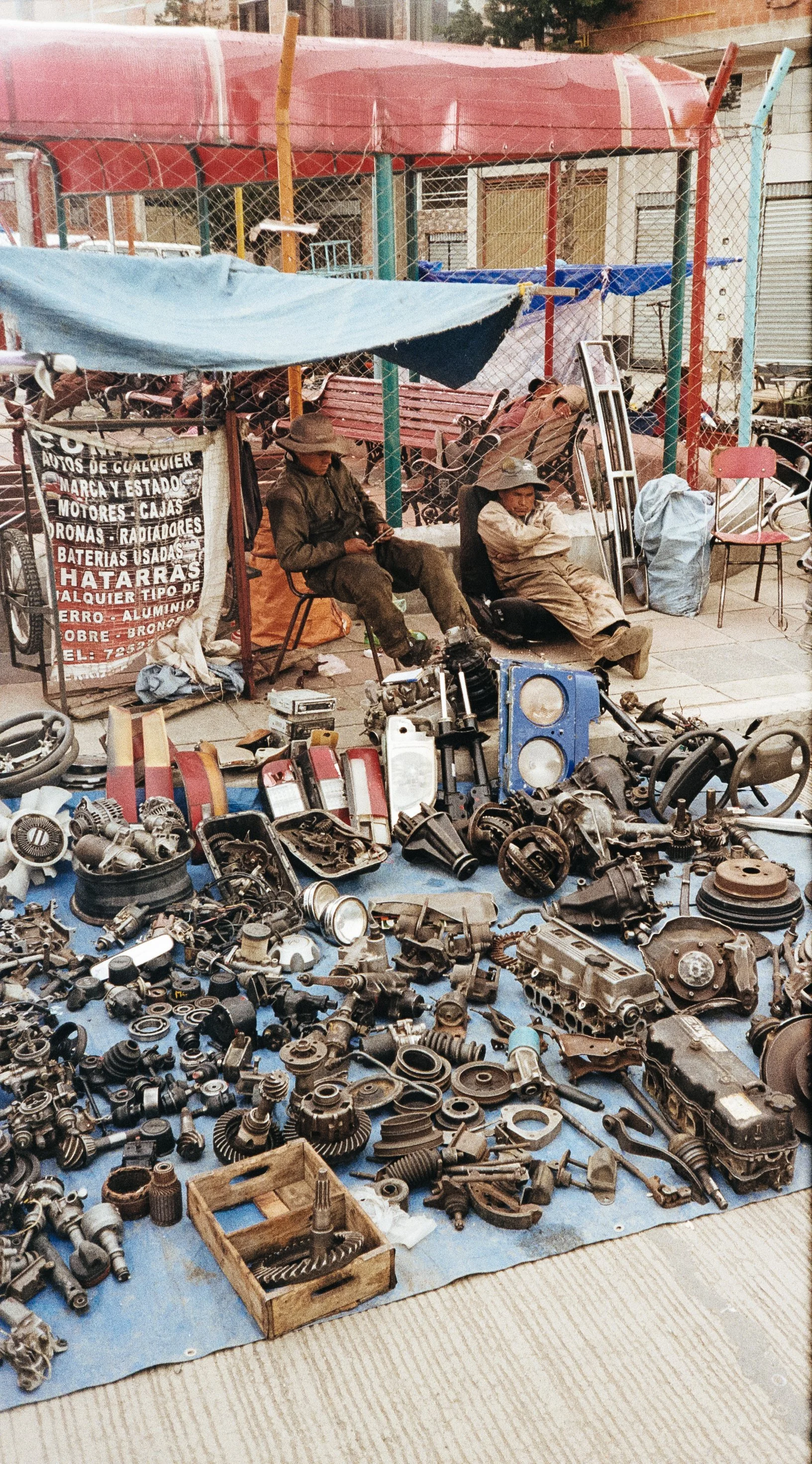 Kollektiv_Oskar-xlongbey-Analog-Streetphotography-20250414-17-16-Wiederfaenger-005.jpg