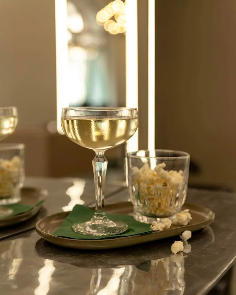 Psssst! 

Jokohan meid&auml;n kohta pit&auml;isi palauttaa tarjoiluvalikoimaamme Atmoksen kaikkien aikojen suosituin juoma eli

MARIAN MAAILMAN PARAS JOULUGL&Ouml;GI 🎄

muistatko maun viime vuodelta?☺️

#atmoshelsinki #kampaamohelsinki