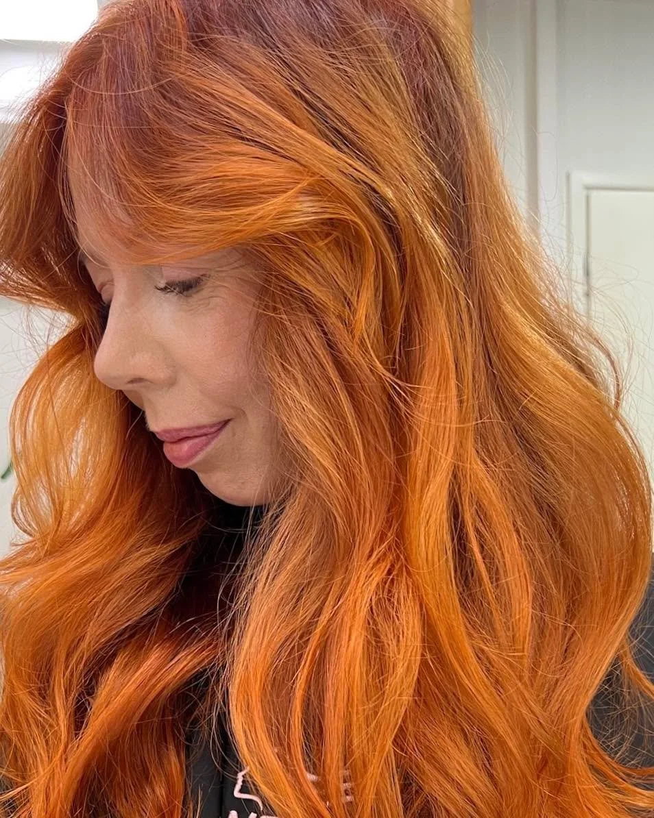 Mik&auml; upea v&auml;ri!!

Kuinka usein sin&auml; arvioisit ett&auml; t&auml;llaista v&auml;ri&auml; t&auml;ytyy k&auml;yd&auml; p&auml;ivitt&auml;m&auml;ss&auml; kampaajalla?

#kampaamohelsinki #copperhair #atmoshelsinkiatelier