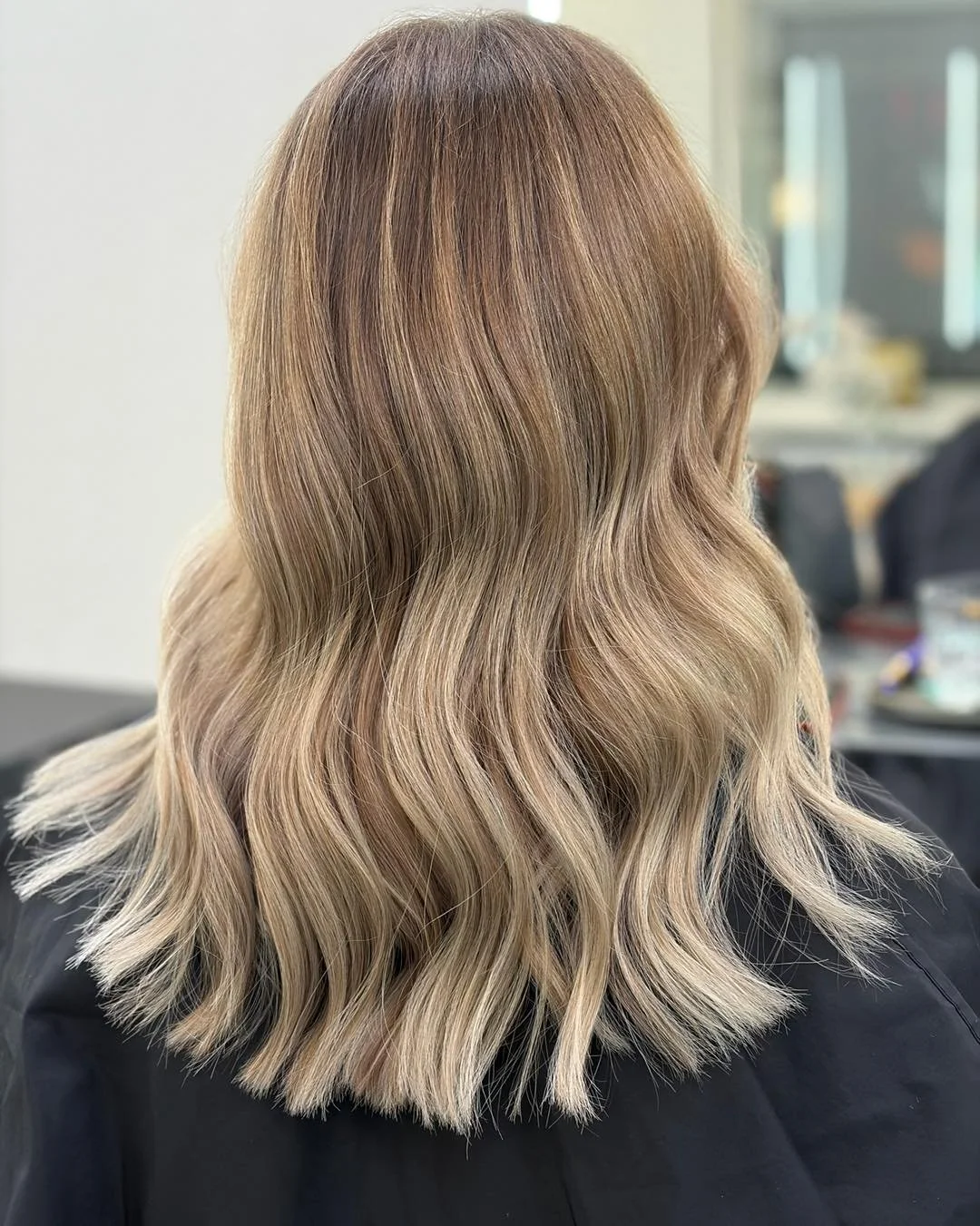 Kuinka usein sin&auml; haluat k&auml;yd&auml; kampaajalla?🌱

R&auml;&auml;t&auml;l&ouml;imme aina k&auml;yntisi Atmoksessa tarpeidesi mukaan. Konsultaatiossa k&auml;ymme l&auml;pi toiveesi ja sen kuinka usein olet valmis k&auml;ym&auml;&auml;n hiush