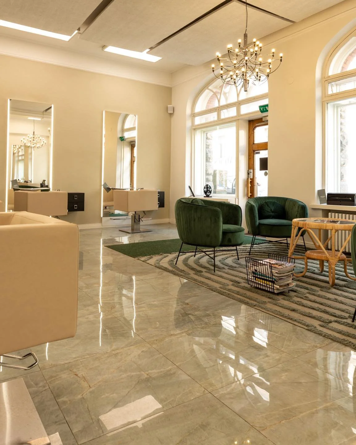 T&auml;ll&auml; viikolla meit&auml; on ihastuttanut erityisesti aurinko ja enenev&auml; valo!☀️🌱

Oletko sin&auml; jo varannut kev&auml;&auml;n hiusajat?

💻: atmoshelsinki.fi/ajanvaraus
📱: 020 7308420/ atmos helsinki

📱: 044 244 9858/ atmos ateli