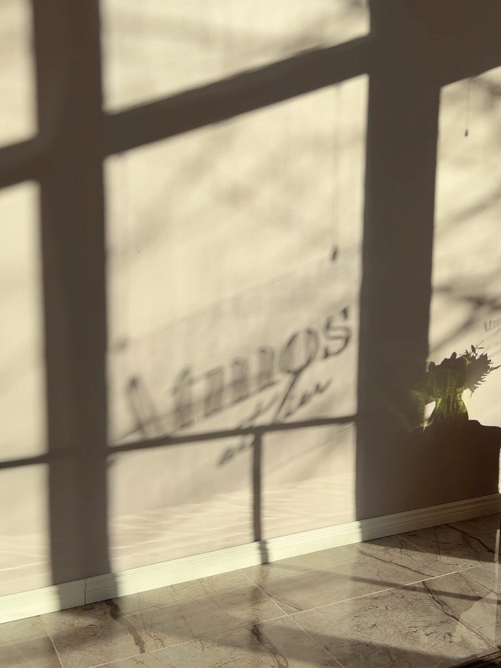 Atmos Atelierin tiimi koostuu huippuammattilaisista. Olemme ylpeit&auml;, ett&auml; Atmos Helsinki on saanut mielett&ouml;m&auml;n sisarliikkeen ja tiimimme on kasvanut. Kurkkaa ket&auml; Atelierin tiimiin kuuluu. 🫶

Tarkemmat henkil&ouml;esittelyt 