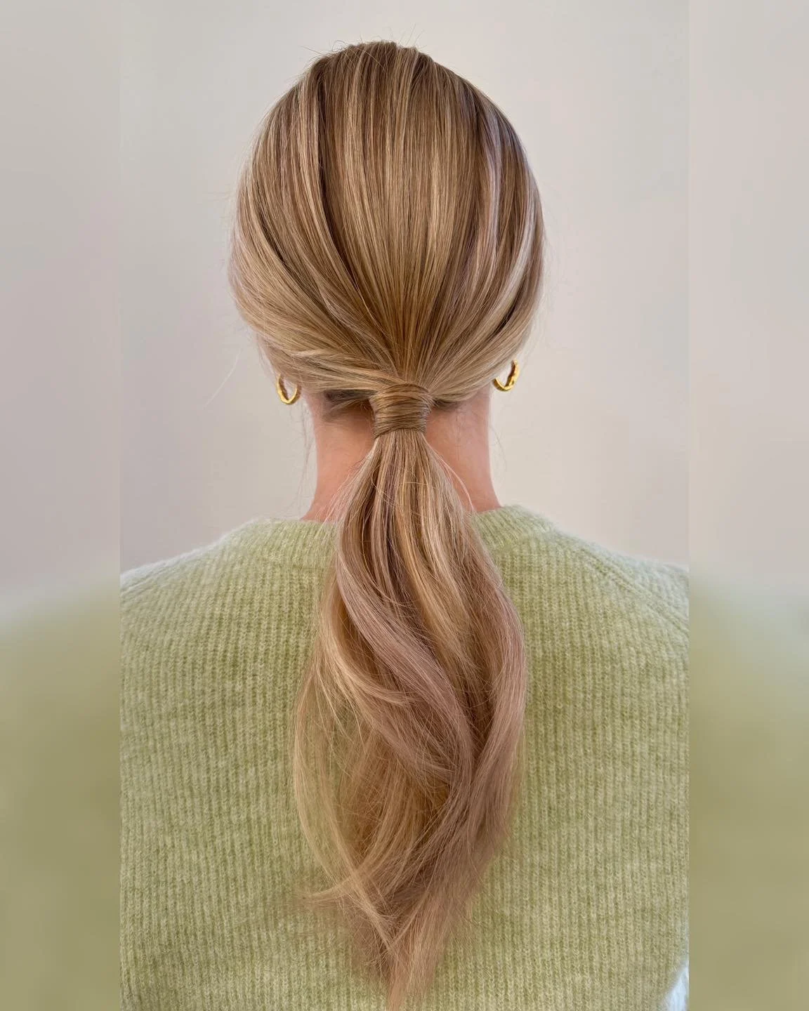 Juhlat? 💫

Me Atmoksessa teemme sinulle tilaisuuteen sopivan kampauksen, oli kyseess&auml; sitten h&auml;&auml;t tai illanistujaiset yst&auml;vien kanssa!

Mietit&auml;&auml;n yhdess&auml; sinulle sopiva lookki.

#atmoshelsinki #atmosatelier #juhlak