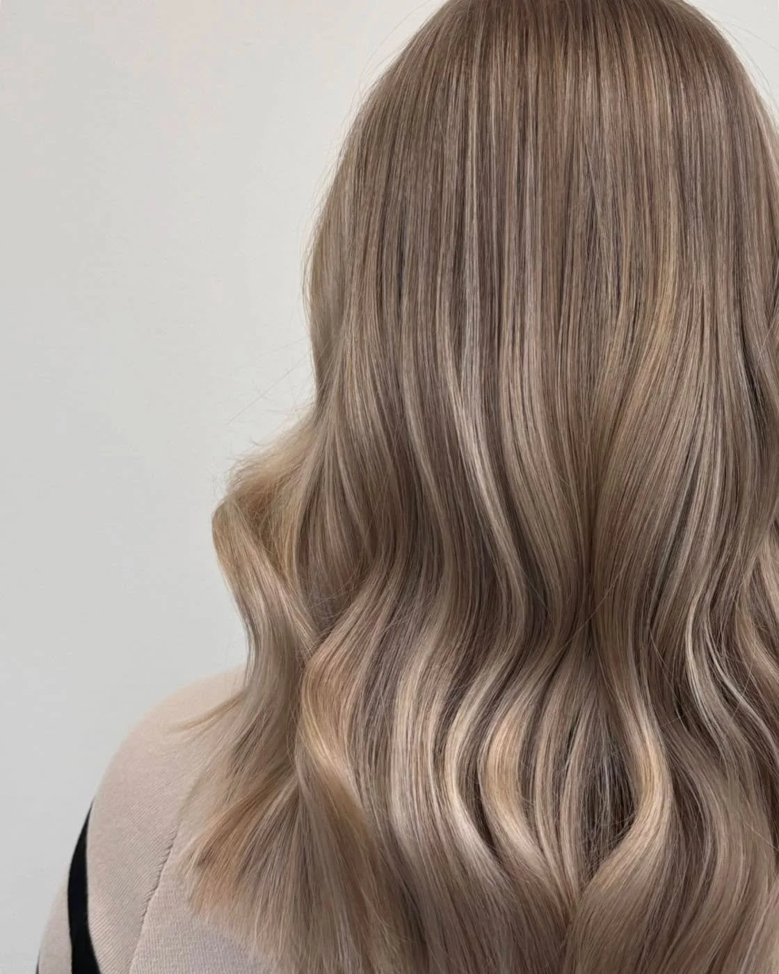 Kev&auml;&auml;n hiusajat varataan N Y T ! ☀️🌱

Jos kalenterissasi ei viel&auml; ole merkint&auml;&auml; hiusten kev&auml;ttuunausta varten, suosittelemme tekem&auml;&auml;n varauksen heti! 

Autamme sinua mielell&auml;mme kaikissa hiuksiin ja ajanv