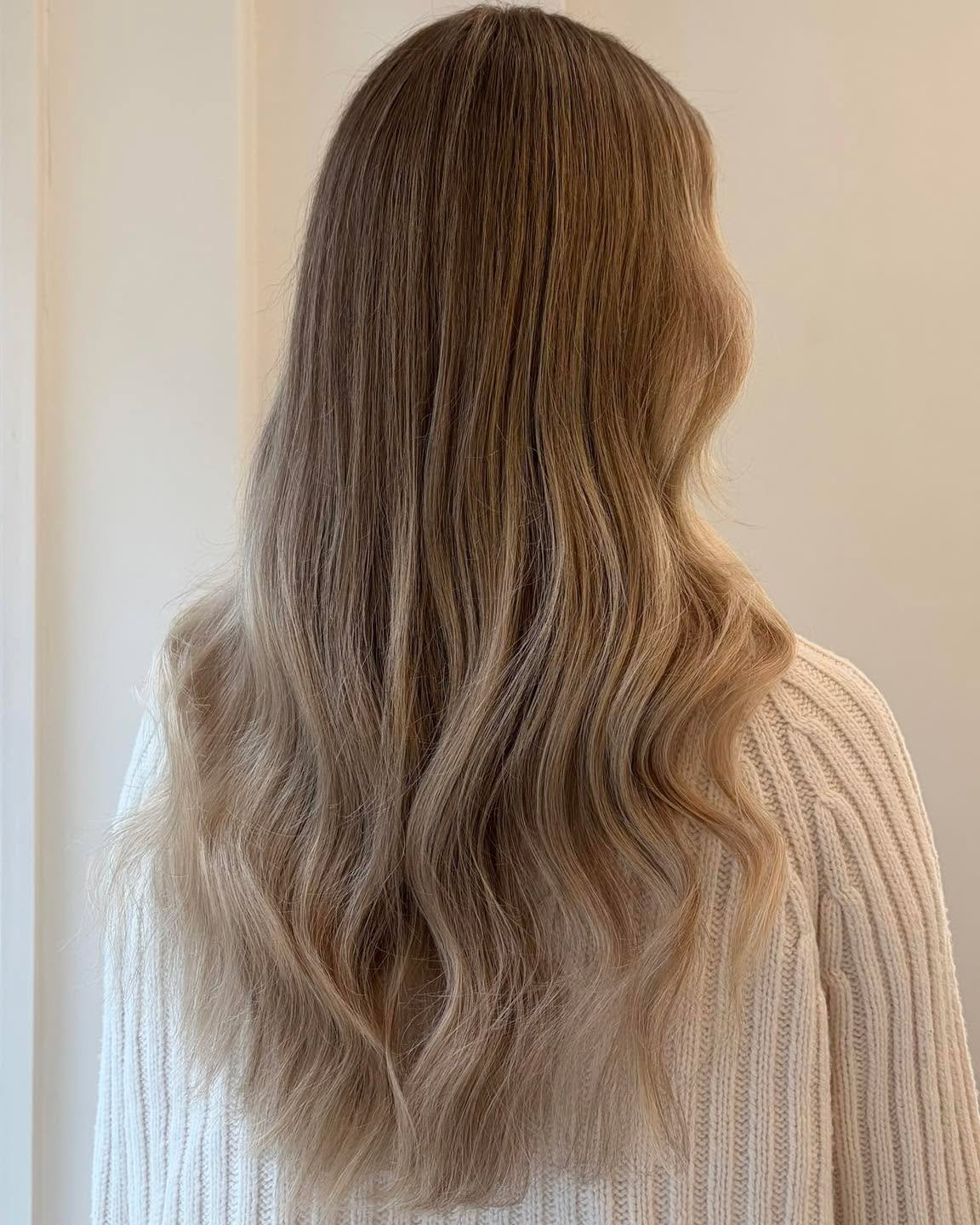 Luonnollinen look? 🌱

Erilaiset raidoitustekniikat sopivat erinomaisesti kun haluat pit&auml;&auml; hiuksissasi luonnollisen fiiliksen. Raidat kasvavat ulos kauniisti j&auml;tt&auml;m&auml;tt&auml; selke&auml;&auml; kasvurajaa. 

#atmoshelsinkiateli