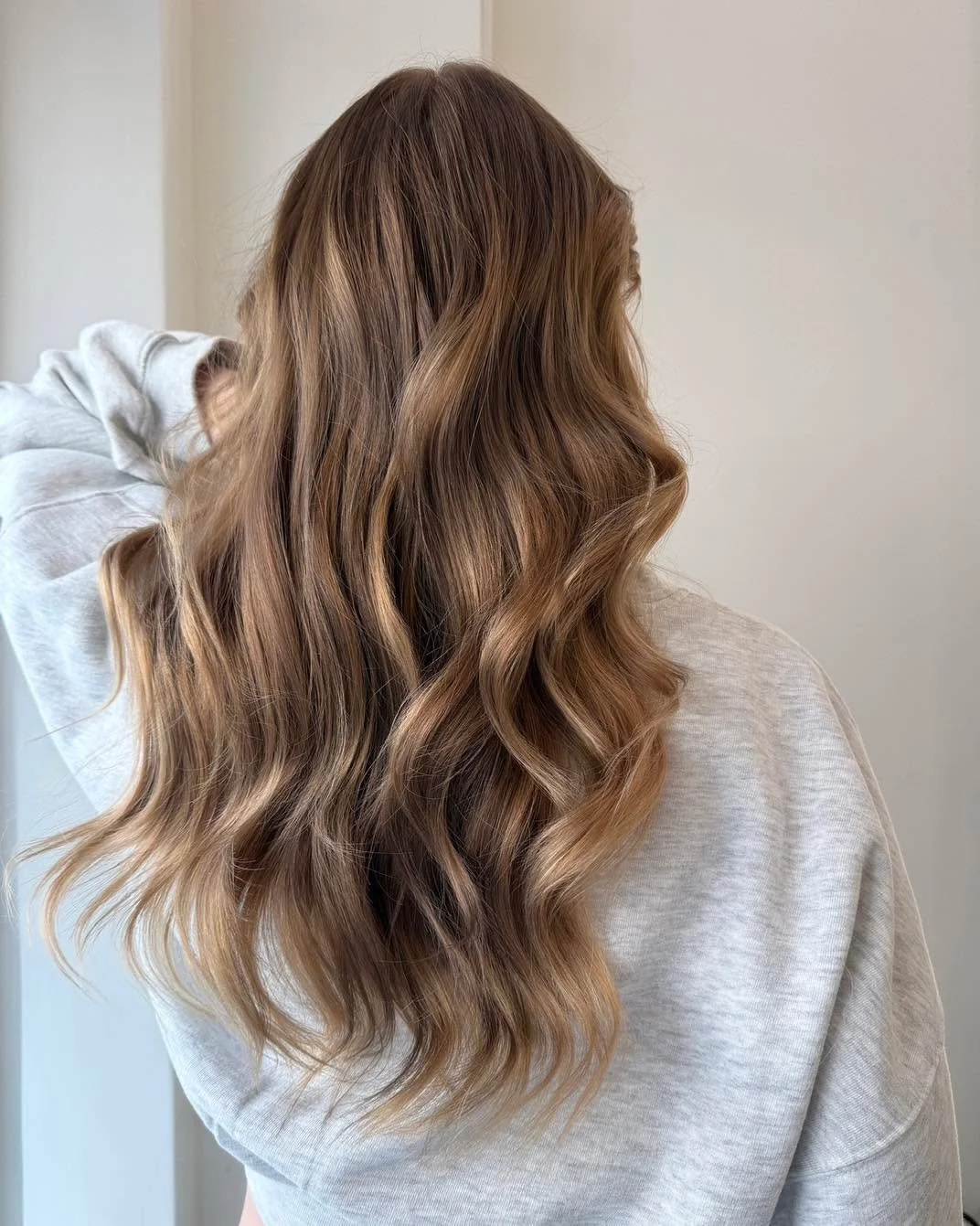 T&auml;m&auml;n kev&auml;&auml;n vaaleat ovat joko superkirkkaana hehkuvat blondit tai pehme&auml;n luonnolliset brondet!

Kumpi on sinun valintasi?🌱

#atmoshair #vaaleathiuksethelsinki #kampaamohelsinki