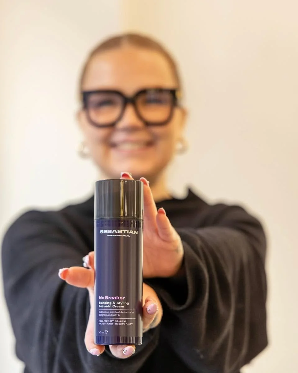 Atmos // kes&auml;suosikit ☀️🌱

Mikaelan kes&auml;n luottotuote on Sebastianin No Breaker Bonding and Styling Leave in Cream.

&rdquo;T&auml;m&auml; hiuksiin j&auml;tett&auml;v&auml; tuote pit&auml;&auml; hiukset hyv&auml;ss&auml; kunnossa kes&auml;