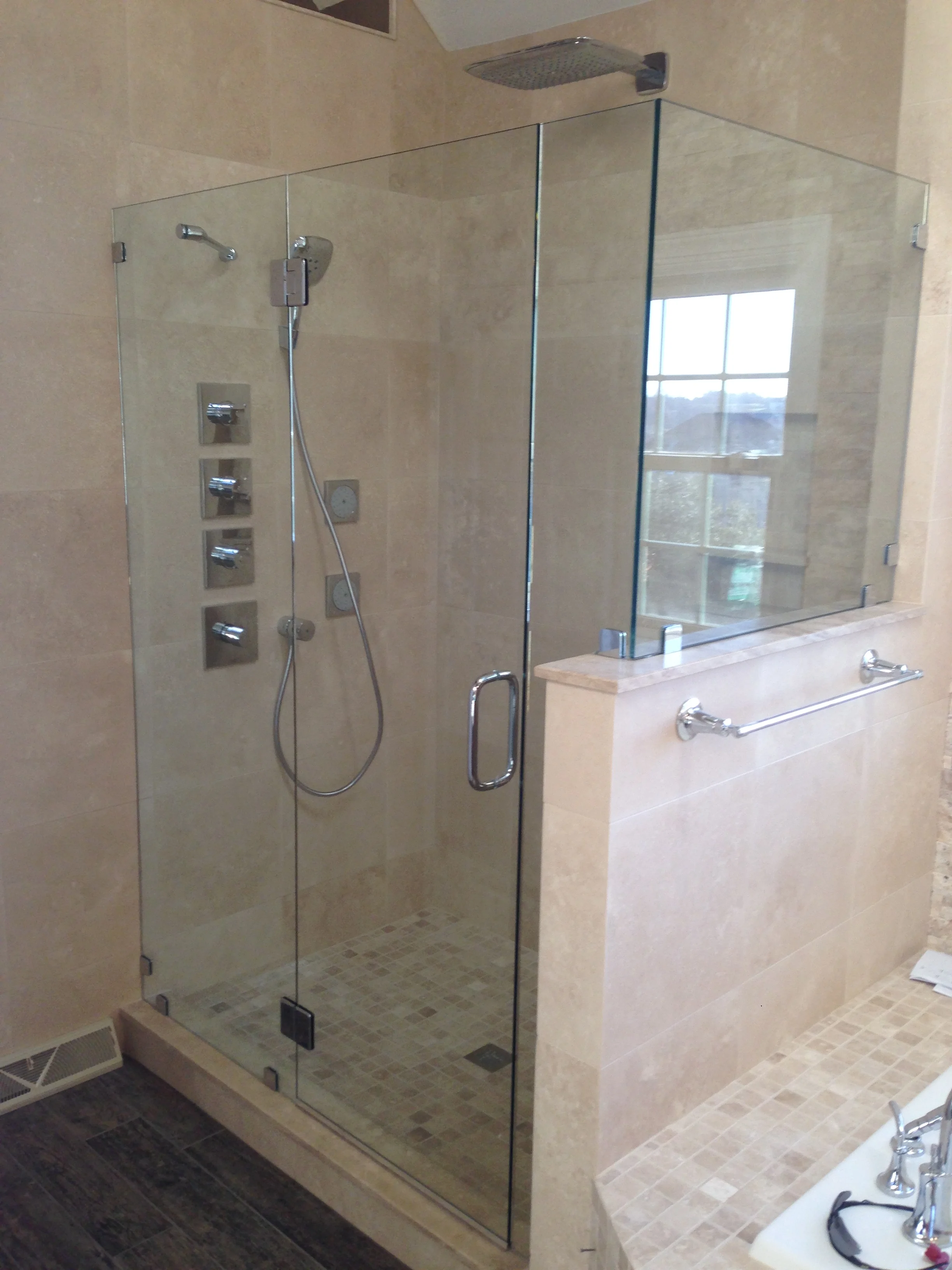 Glass enclosure with glass hinges.JPG