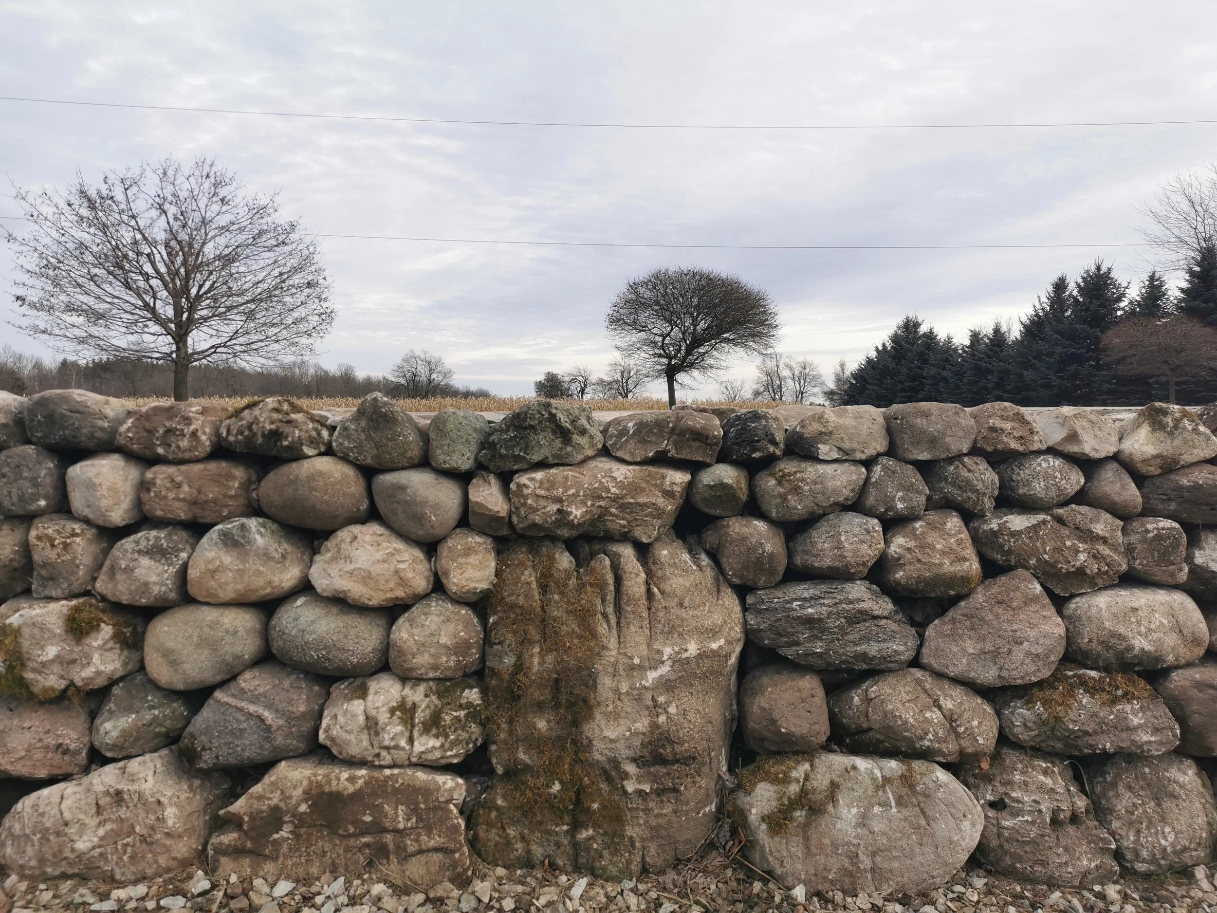 Limestone Fieldstone Freestanding Wall