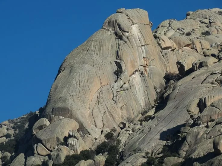 Escalada guiada en Peña Sirio en la Pedriza