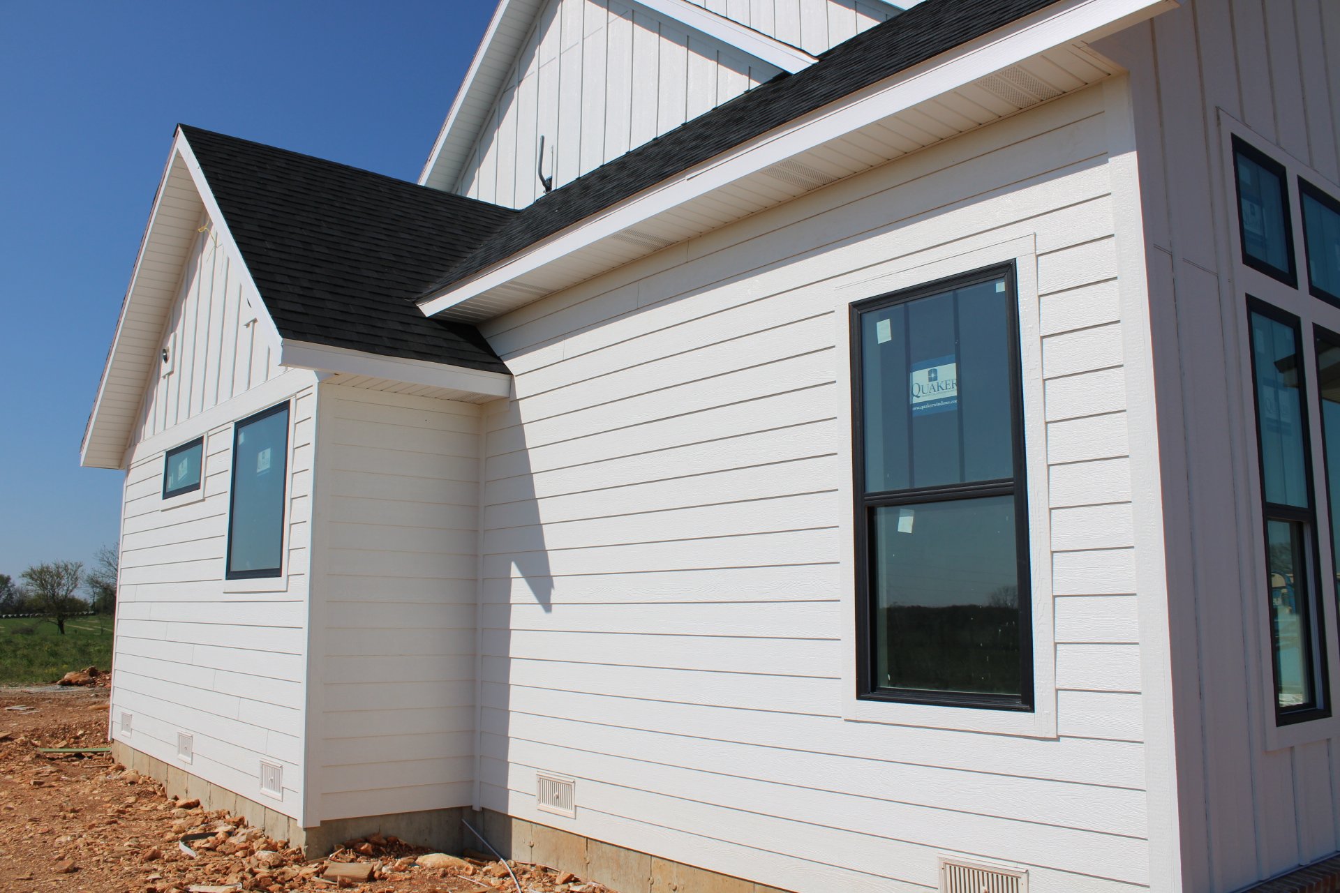 🏠 Ready to refresh your home's exterior?
-
Southwestern Exteriors specializes in a variety of siding options, including Vinyl, LP SmartSide, Fiber Cement, and Metal siding options. Transform your home's look and durability with our expert installati