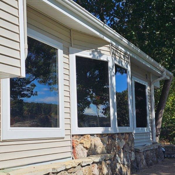 Looking to upgrade your home with new windows? Look no further! At Southwestern Exteriors, we offer tough to beat pricing for both new construction and replacement window installation. 💰💡 Don't settle for less when it comes to your home's comfort a