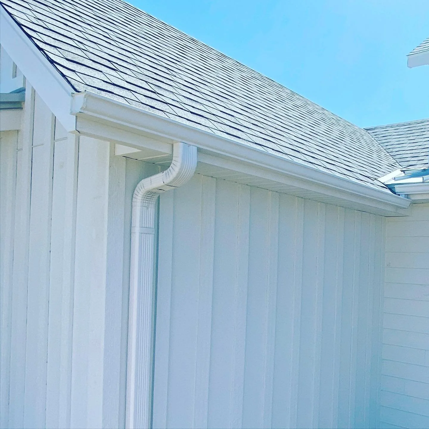 The rainy season is upon us - and with that, we hope your home's gutters are functioning properly. If you suspect you may be in need of new gutters, tap the link below - it's FREE to see how we can help!

Free gutter estimates at the link in our bio!