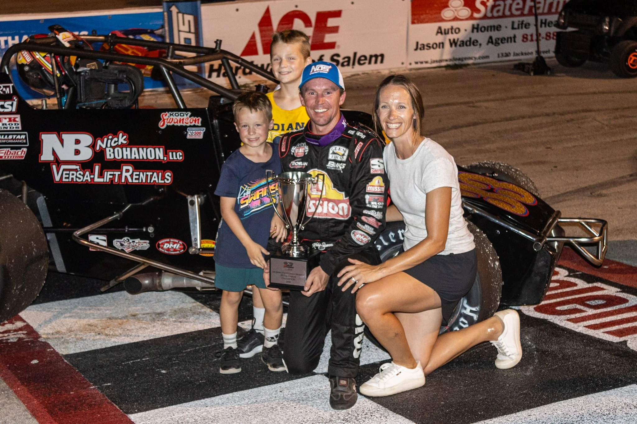 Swanson Weaves His Way To First Salem Sprint Car Victory