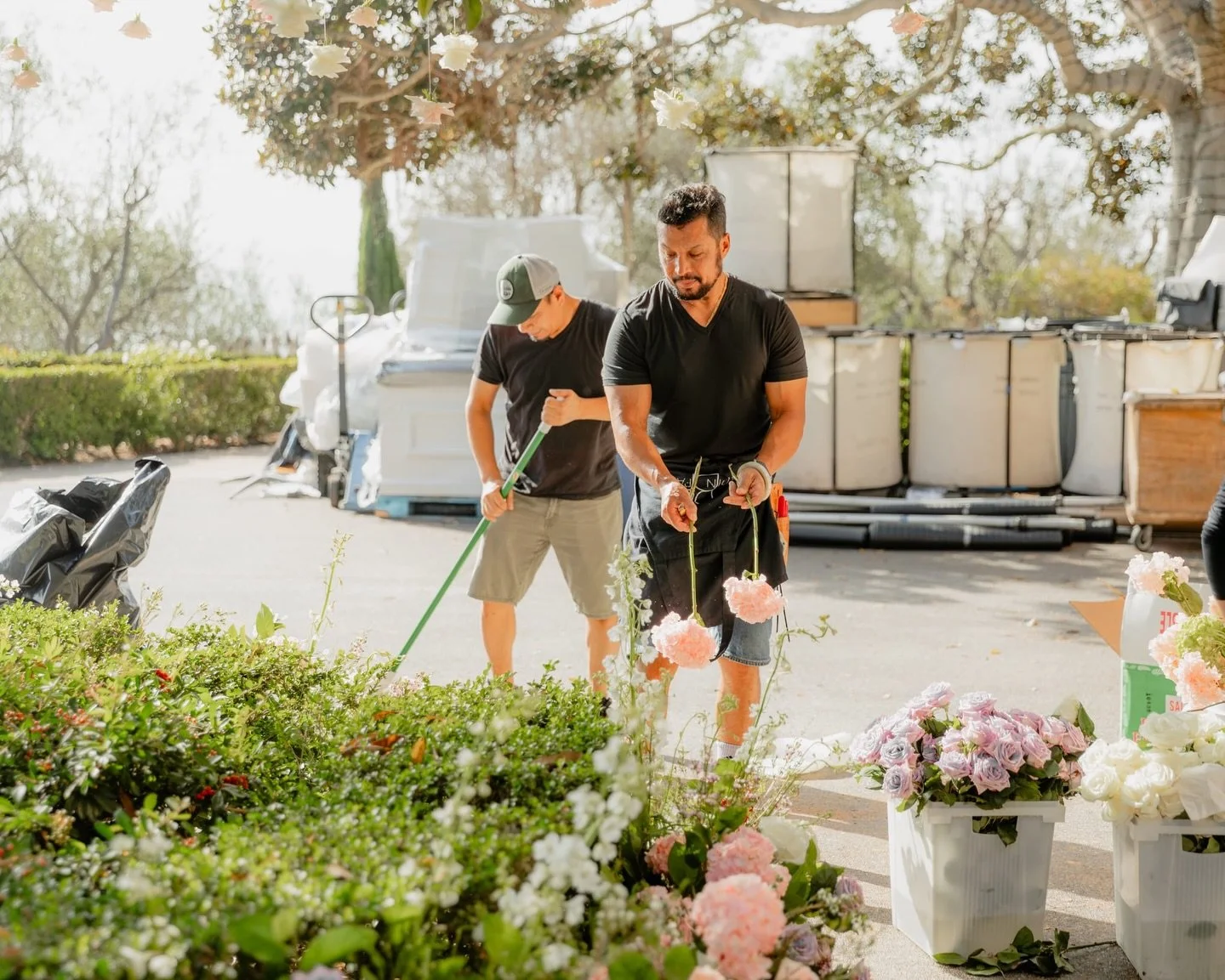 Proof that magic doesn&rsquo;t just happen&hellip; it&rsquo;s built!
Long days, big laughs, messy behind-the-scenes, and a crew that shows up with heart every single time.
This is our dream team, turning our clients&rsquo; dreams into real moments ✨
