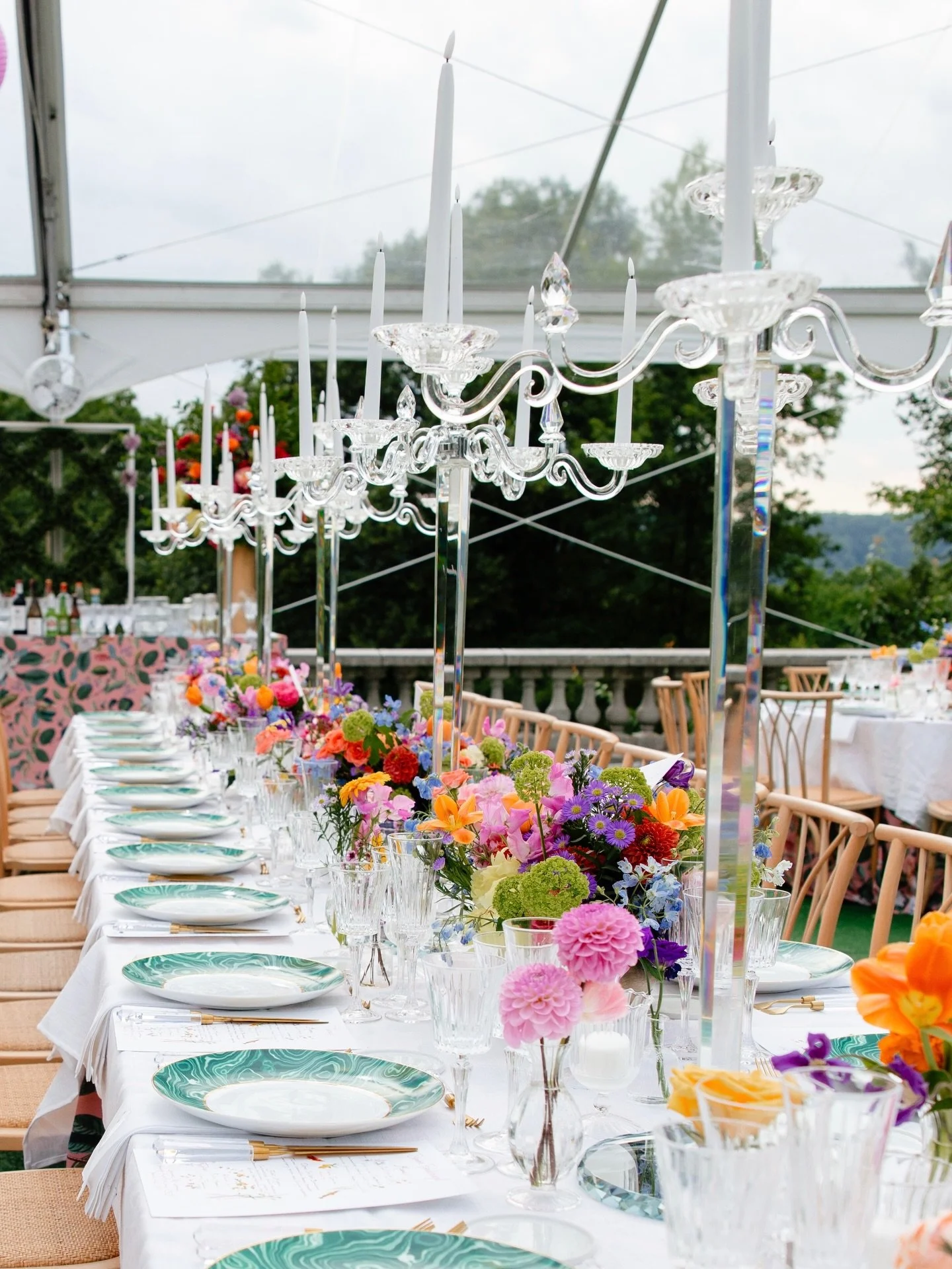 From escort cards to the reception tables! 
Each table, a different bloom, carrying the story seamlessly into the reception 💞🌷

@love.floris 
📸 @shootsnyc