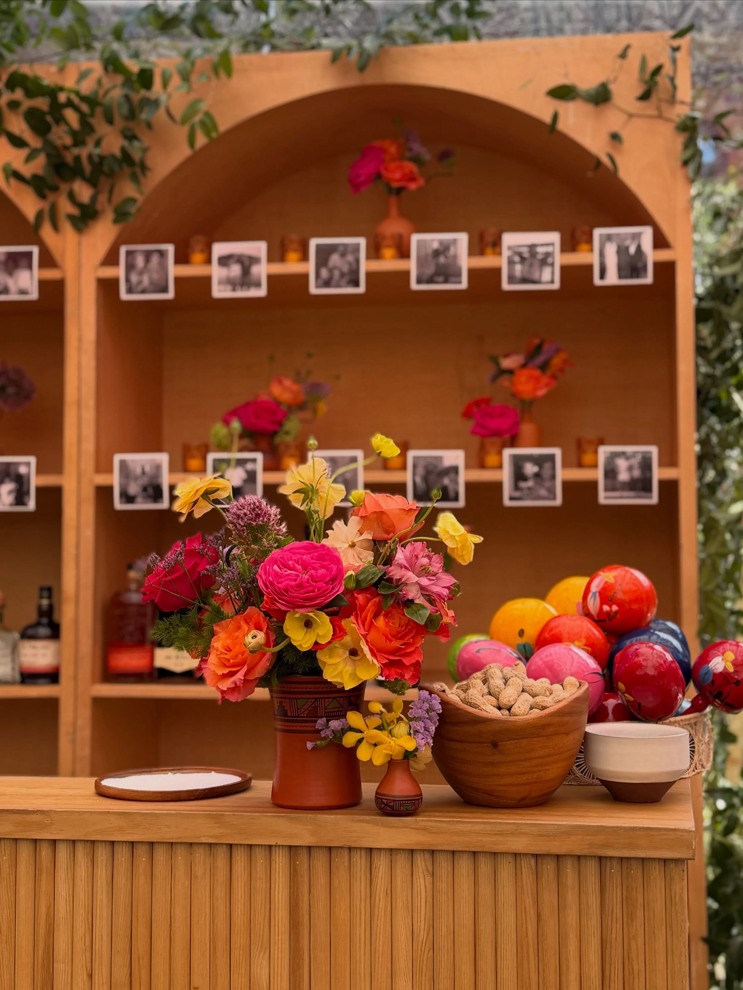 So much color, texture, and heart poured into this special event ✨🇲🇽
Loved creating this space with papel picado, bright florals, meaningful photos &amp; memories. 
Thoughtful details all over the place!

@jzevents