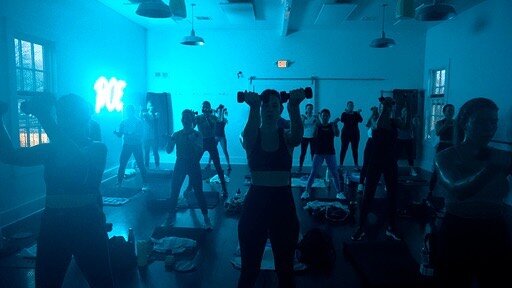 that early morning crew! ❤️&zwj;🔥
&bull;
&bull;
&bull;
#poefairhaven #poe #fairhaven #rumson #redbank #littlesilver #nj #local #jerseyshore #supportlocal #smallbusiness #sweatiout #workout #workitout  #firebeat #themvmnt #yoga #sculpt #abs #booty

?