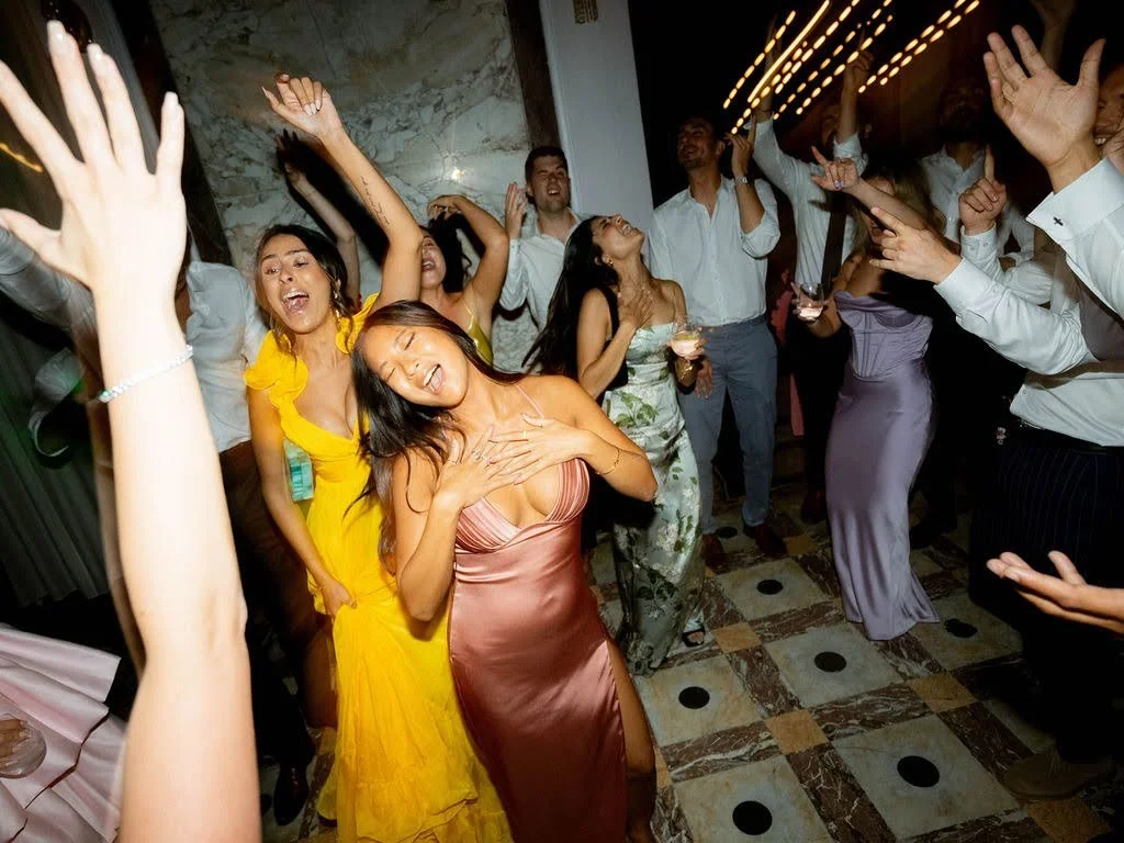 DJ de mariage multiculturel à Paris — comment faire danser tous vos invités ?
