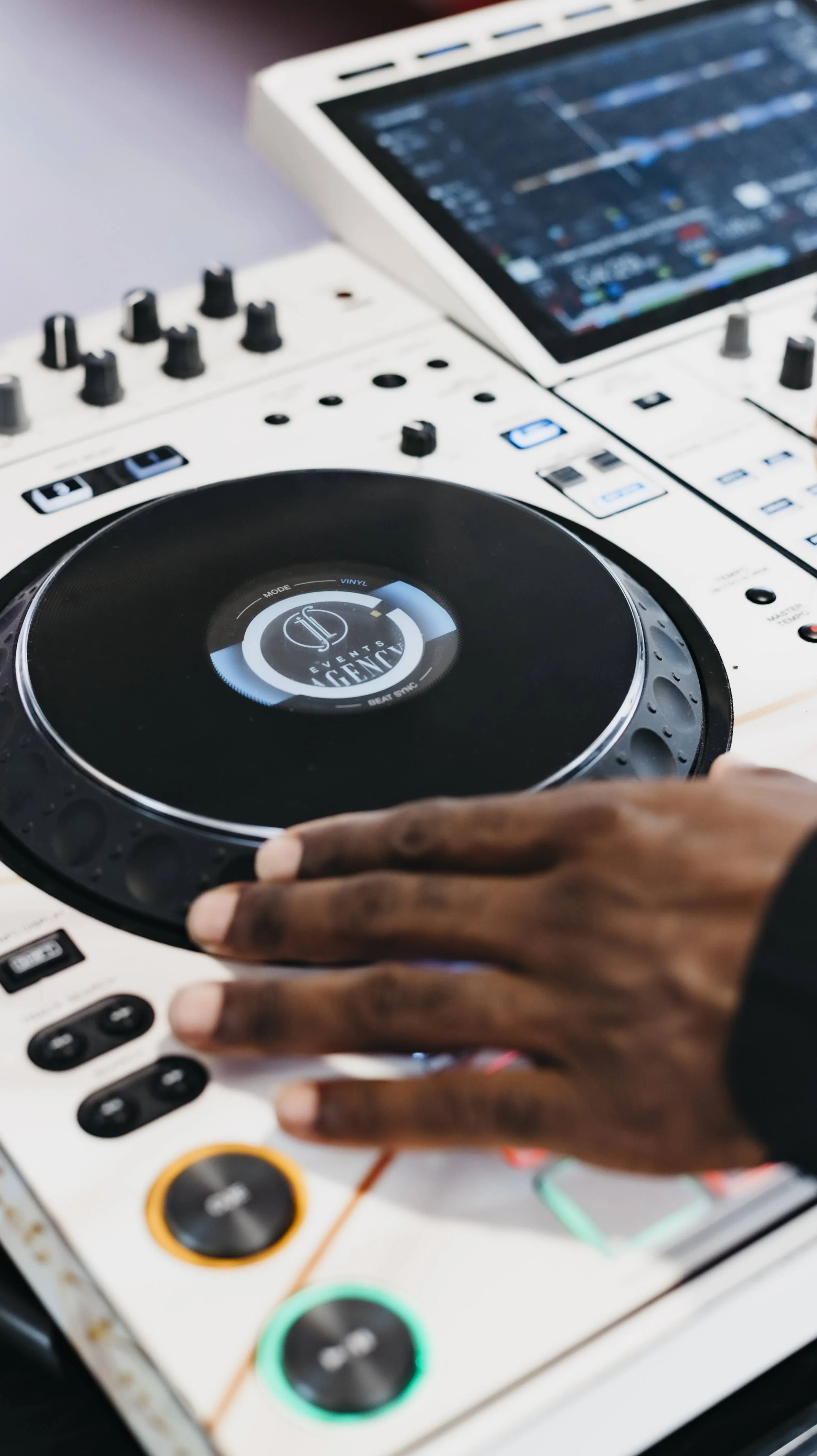 L’Art de l’Immersion : Pourquoi la musique est le cœur battant de vos événements en 2026