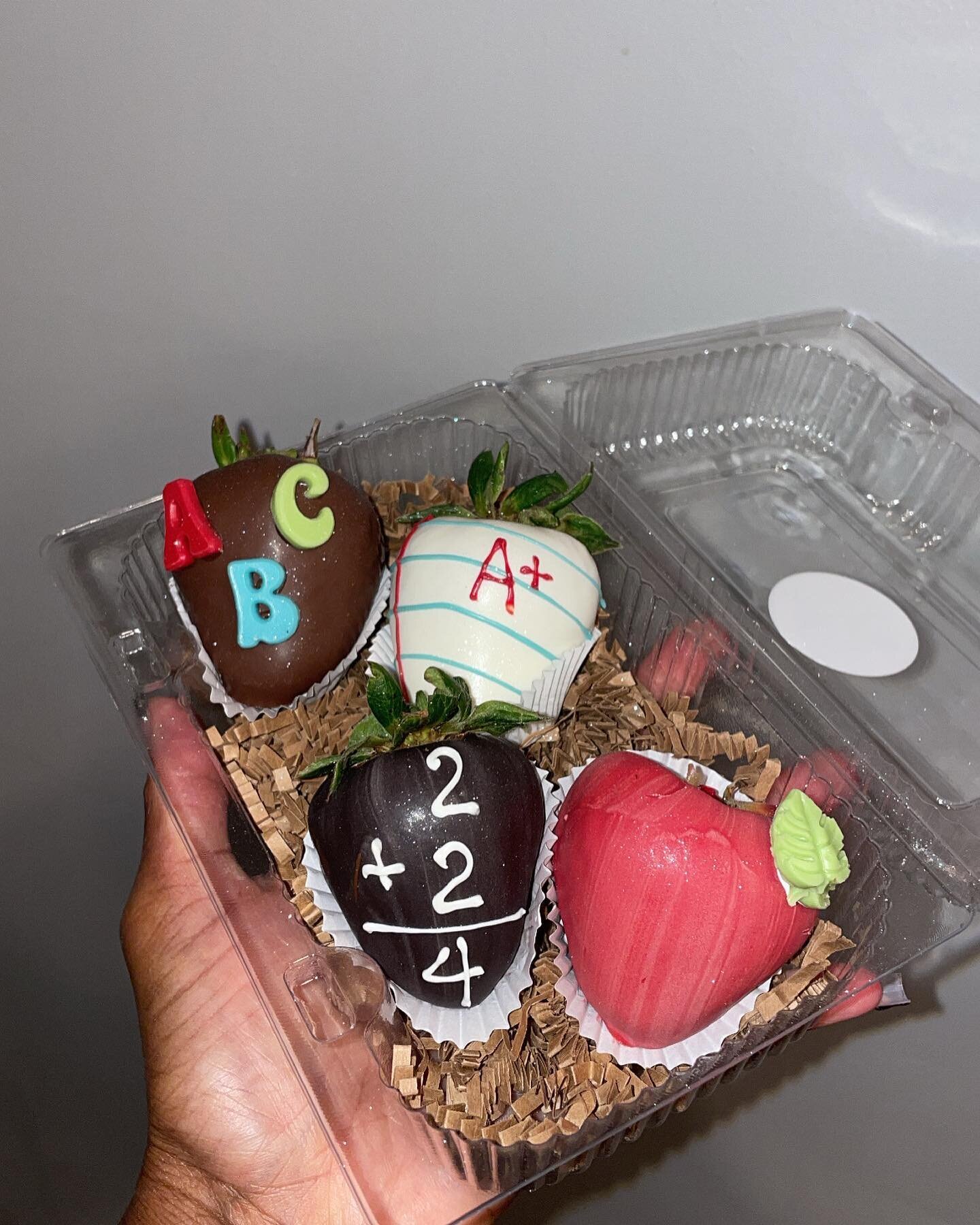 ✨ Being able to help someone learn something is a talent.&rdquo; 

Huge s/o to all of the hardworking teachers out there. Thank you for all you do! ✨

#chocolatecoveredstrawberries #dippedstrawberries #teacherappreciationweek #dmvtreats #marylandtrea