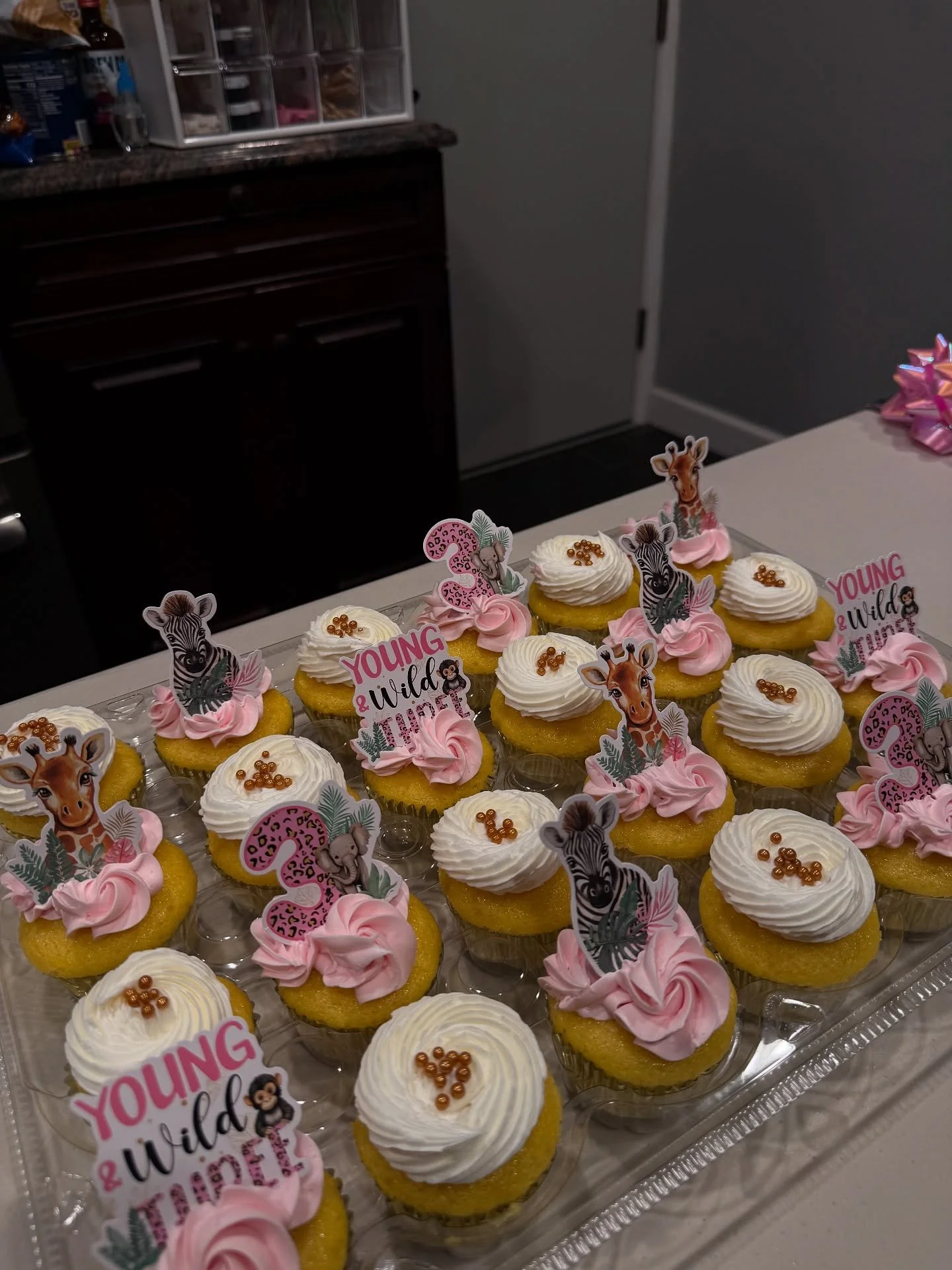 ✨ young wild and 3 ✨

#artisticconfections #dmvcupcakes #marylandcakes #marylandtreats #dmvtreats #mdcakes #youngwildandthree