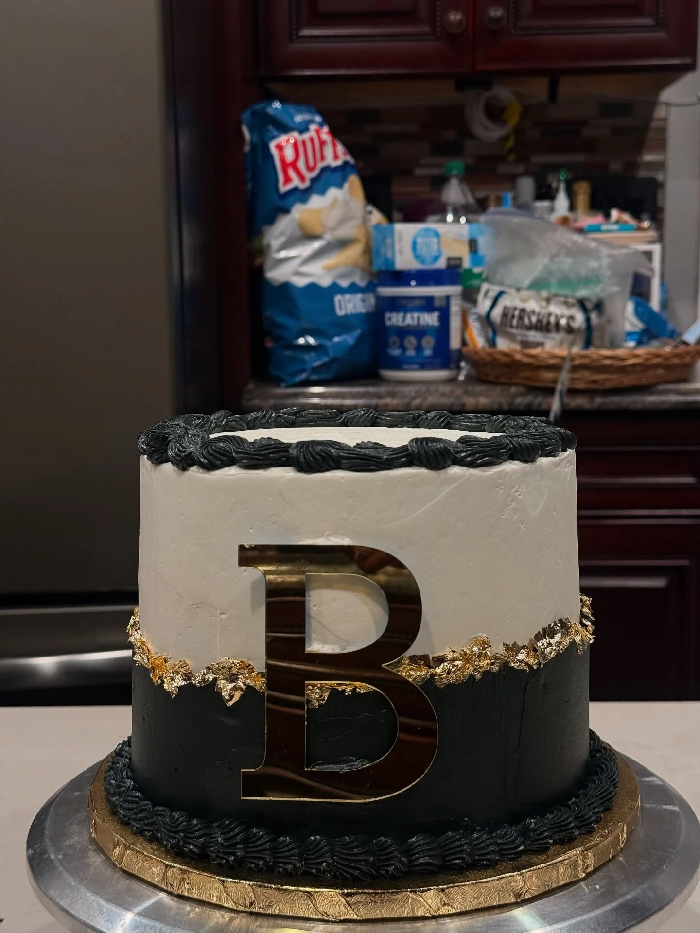 trying new things 🤭

#artisticconfections #dmvcake #marylandcakes #cakedecoration #birthdaycake #explore