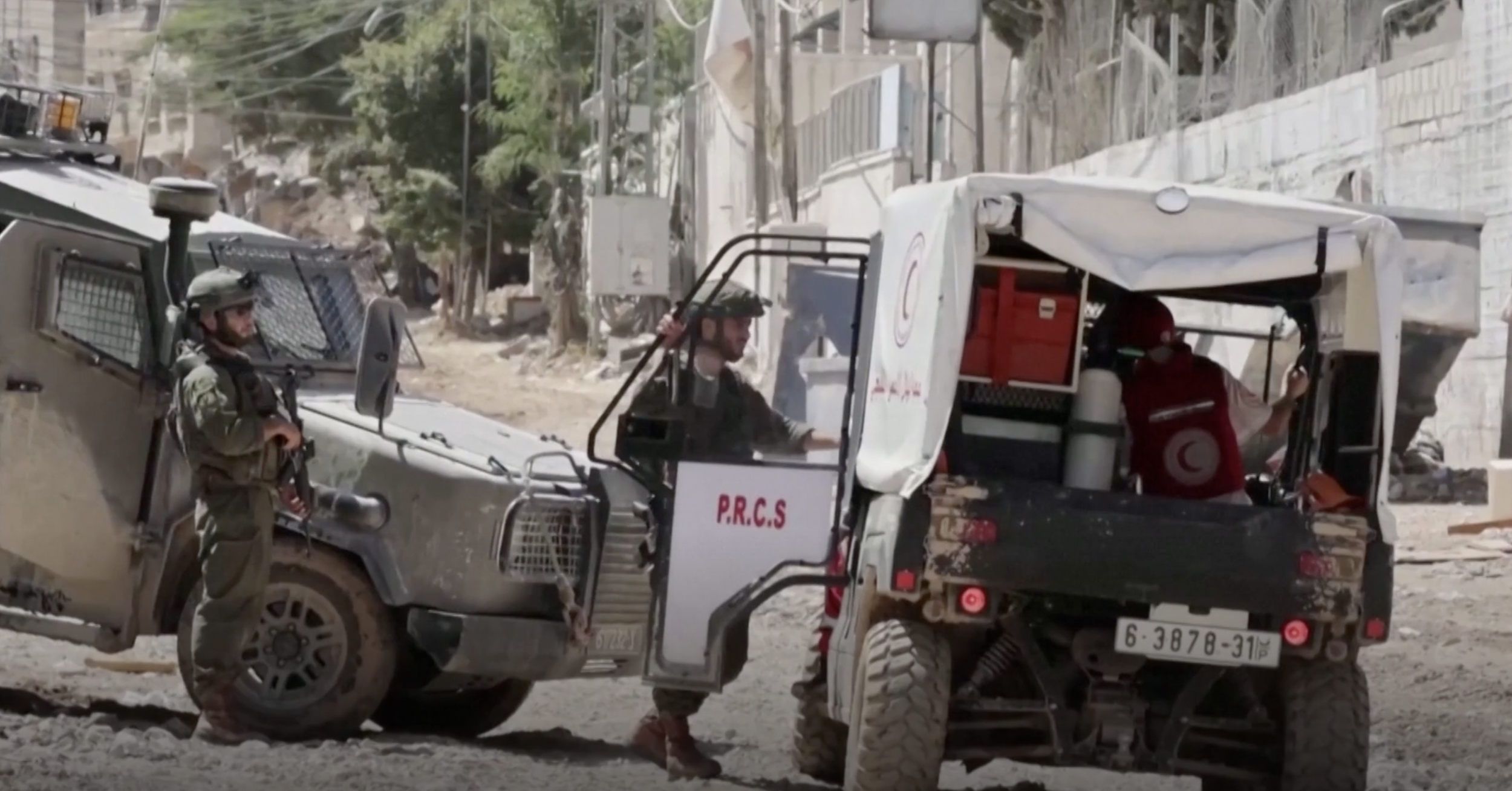 Israelis stop paramedics.png