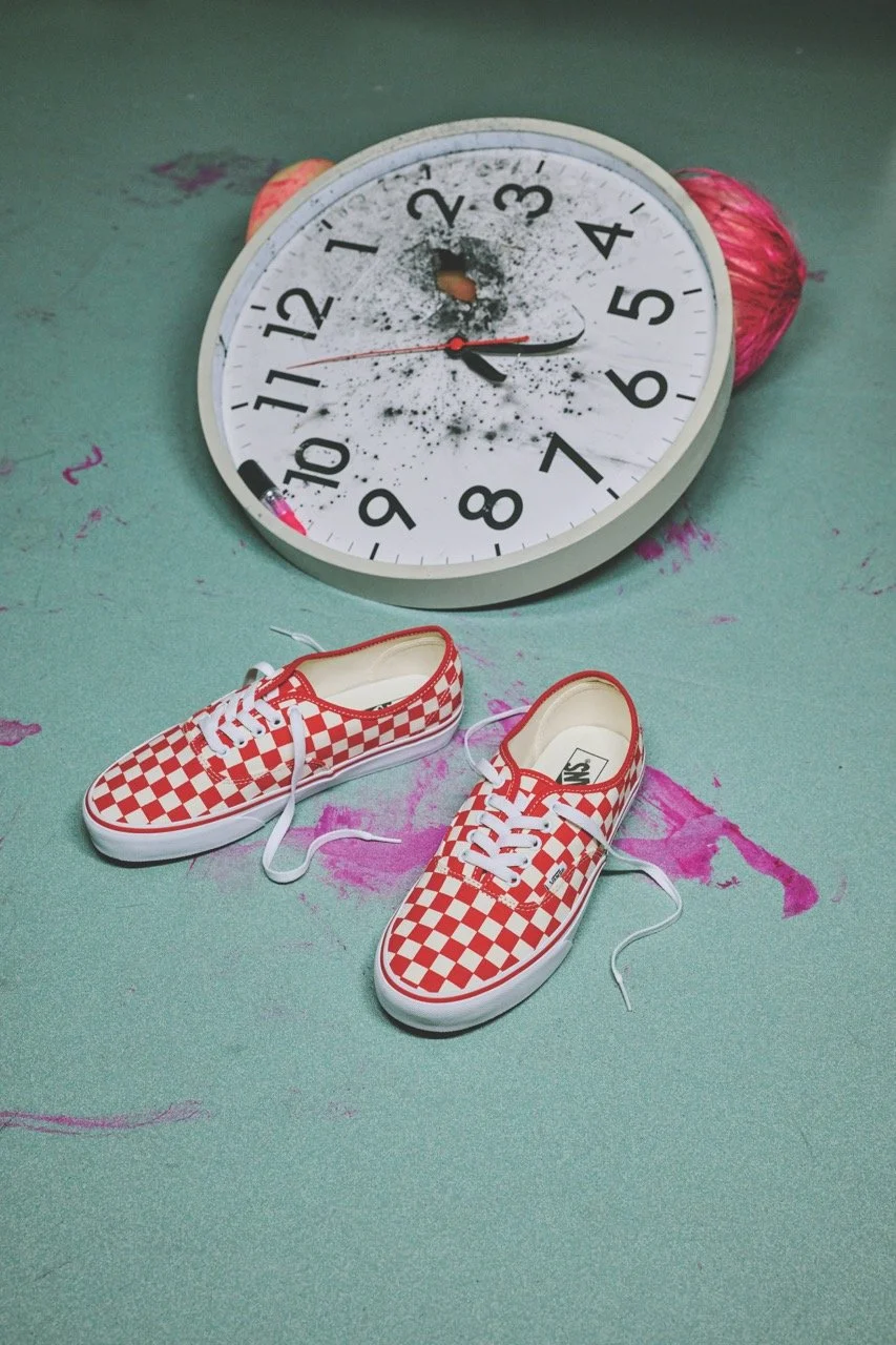 SP26_Lifestyle_Authentic_OffBody_WaitingRoom_VN000EGAR30_2613 Large.jpeg