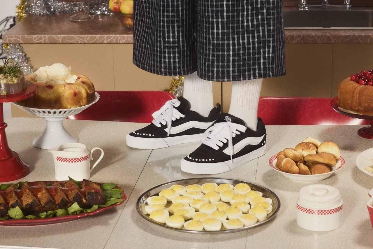 FA25_Lifestyle_Holiday_OffBody_KnuSkool_PearlsWhite_29B Large.jpeg