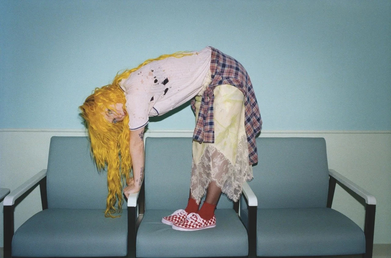 SP26_Lifestyle_Authentic_Hayley_Williams_VN000EGAR30_05 Large.jpeg