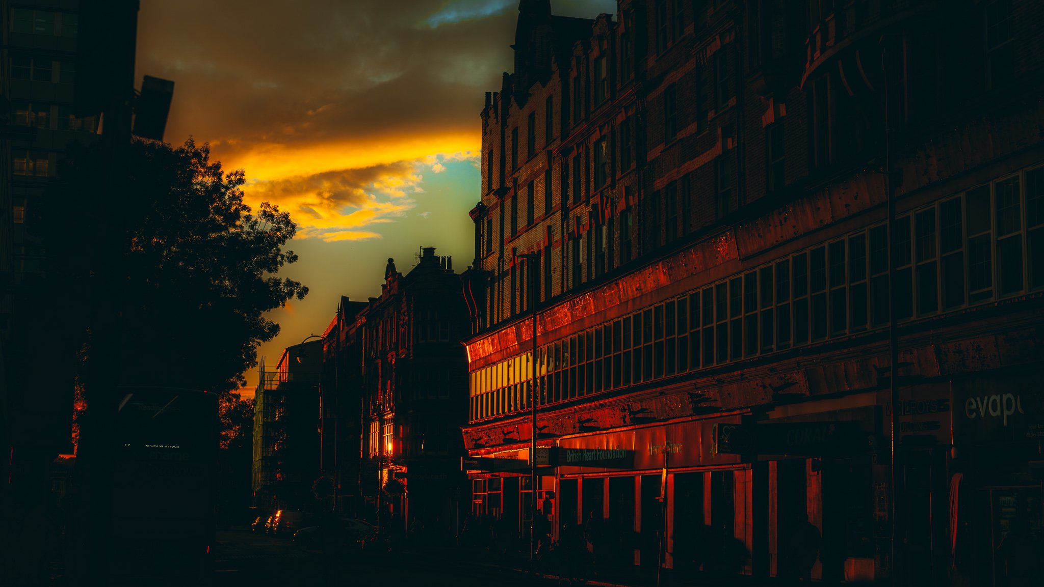 Street photography in Reading - the first cold evening of Autumn.