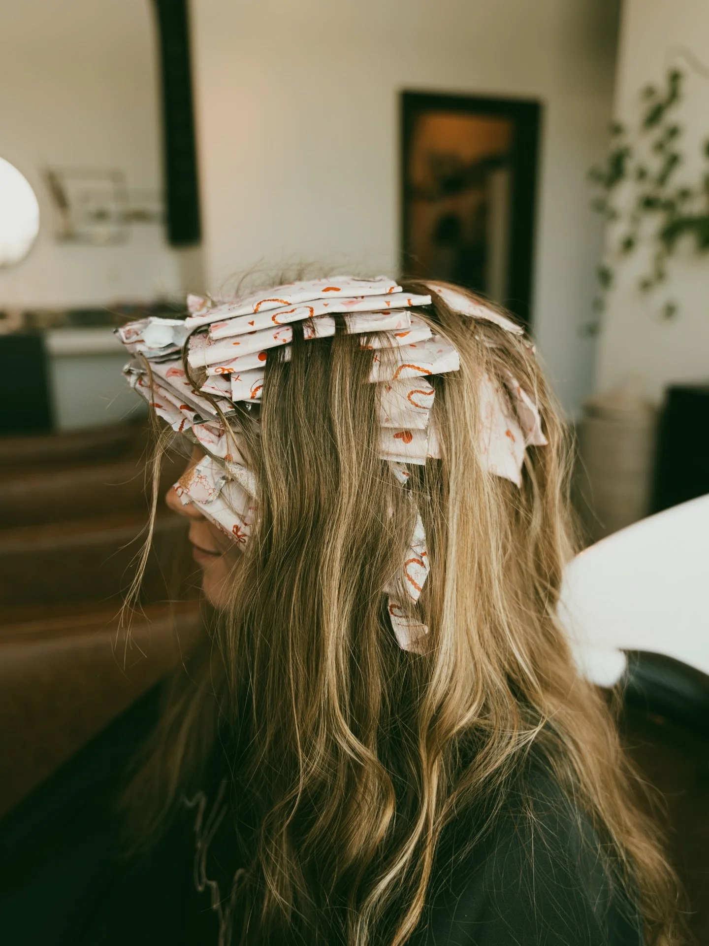 Friendly reminder: Spring break is in 6 weeks...don't take those roots on vacation with you

🔗Click the link in our bio to book