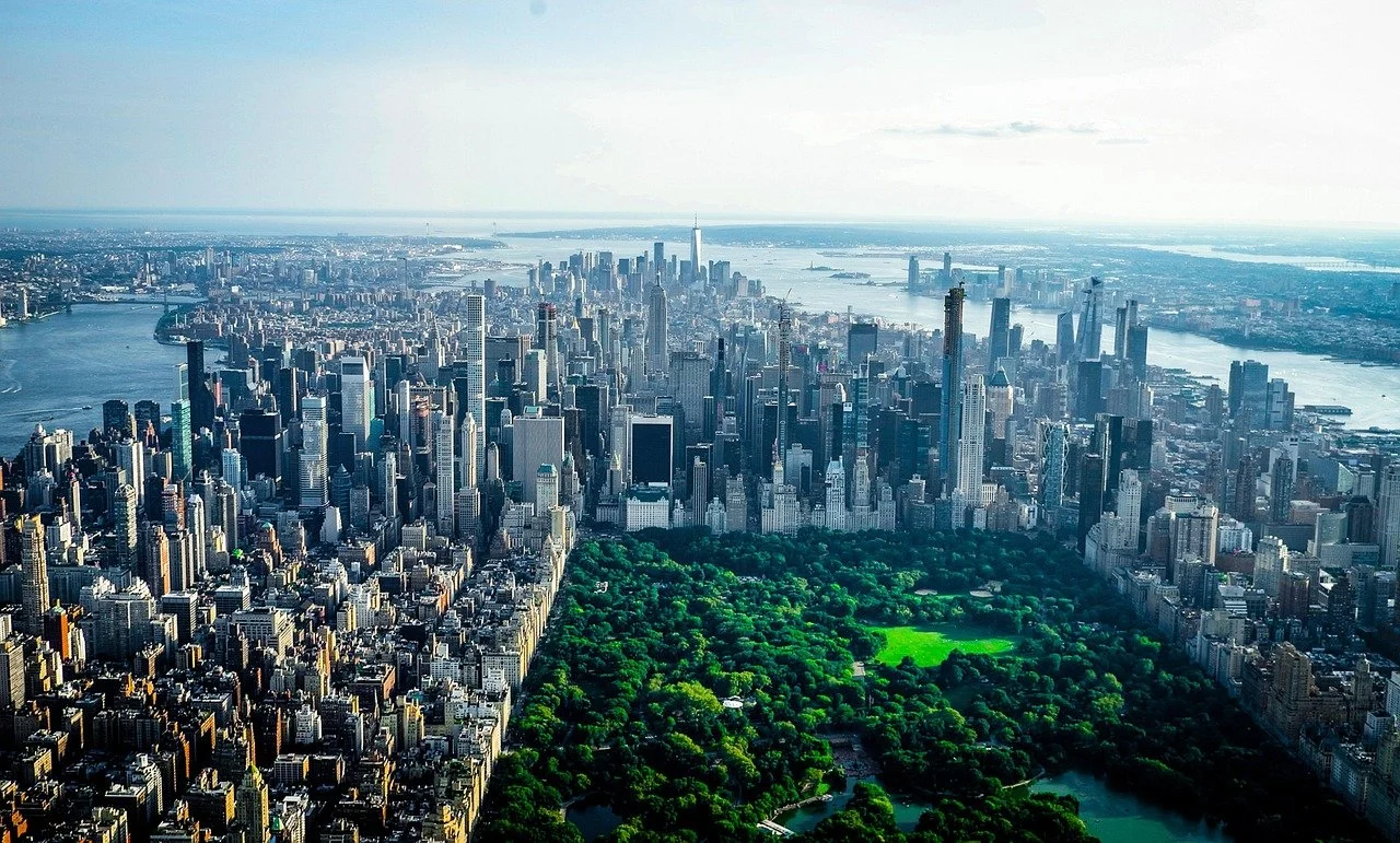 NYC skyline proposal at Top of the Rock — cinematic engagement with sweeping views of Central Park and Manhattan.