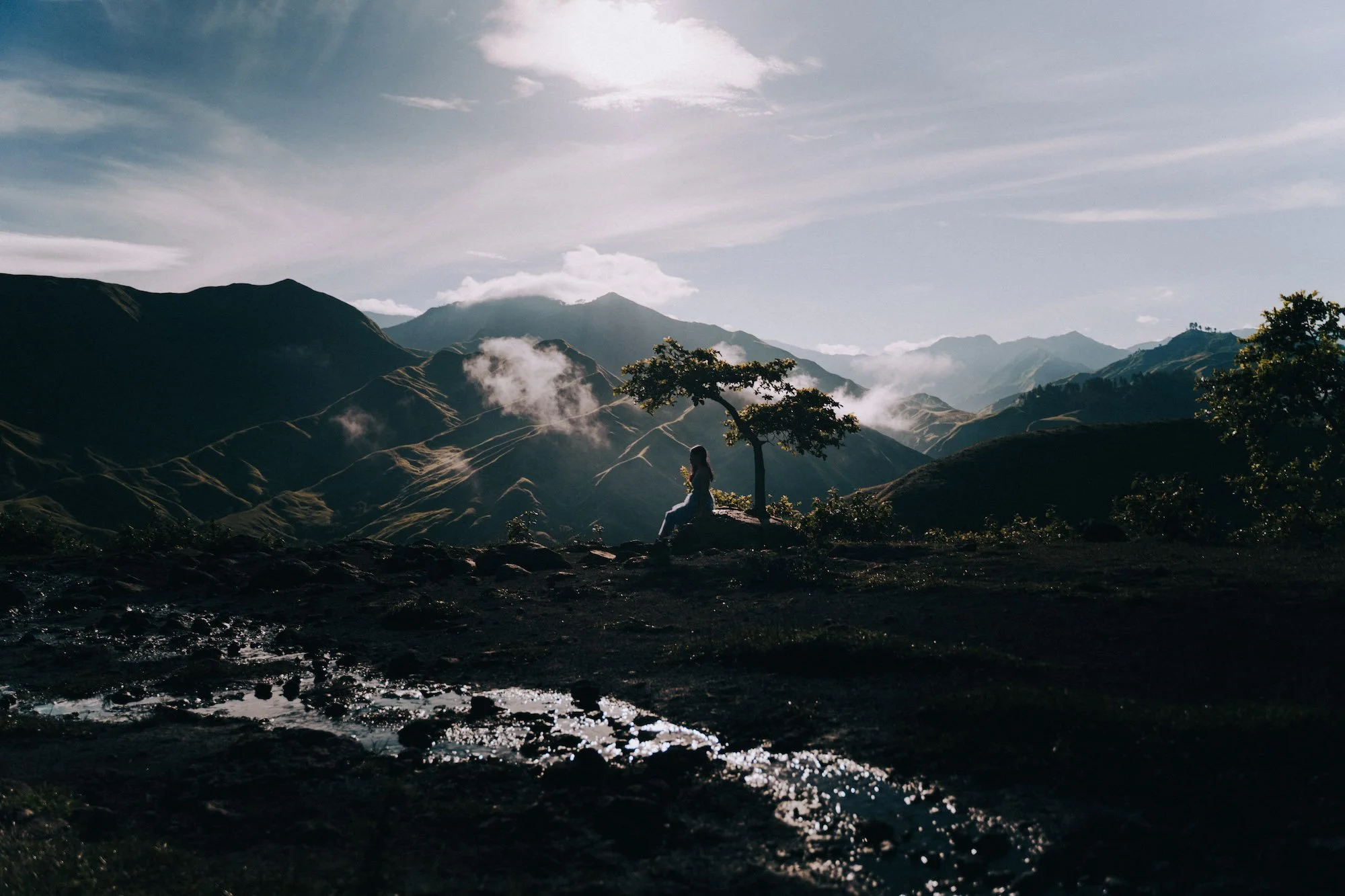 cliffside, bali wedding photographer captures early morning mist